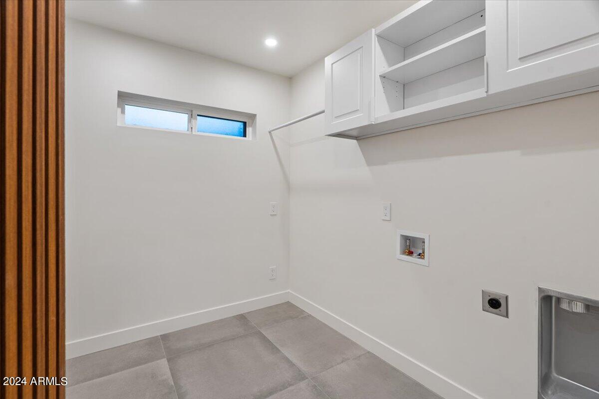 10043 N 106TH Place