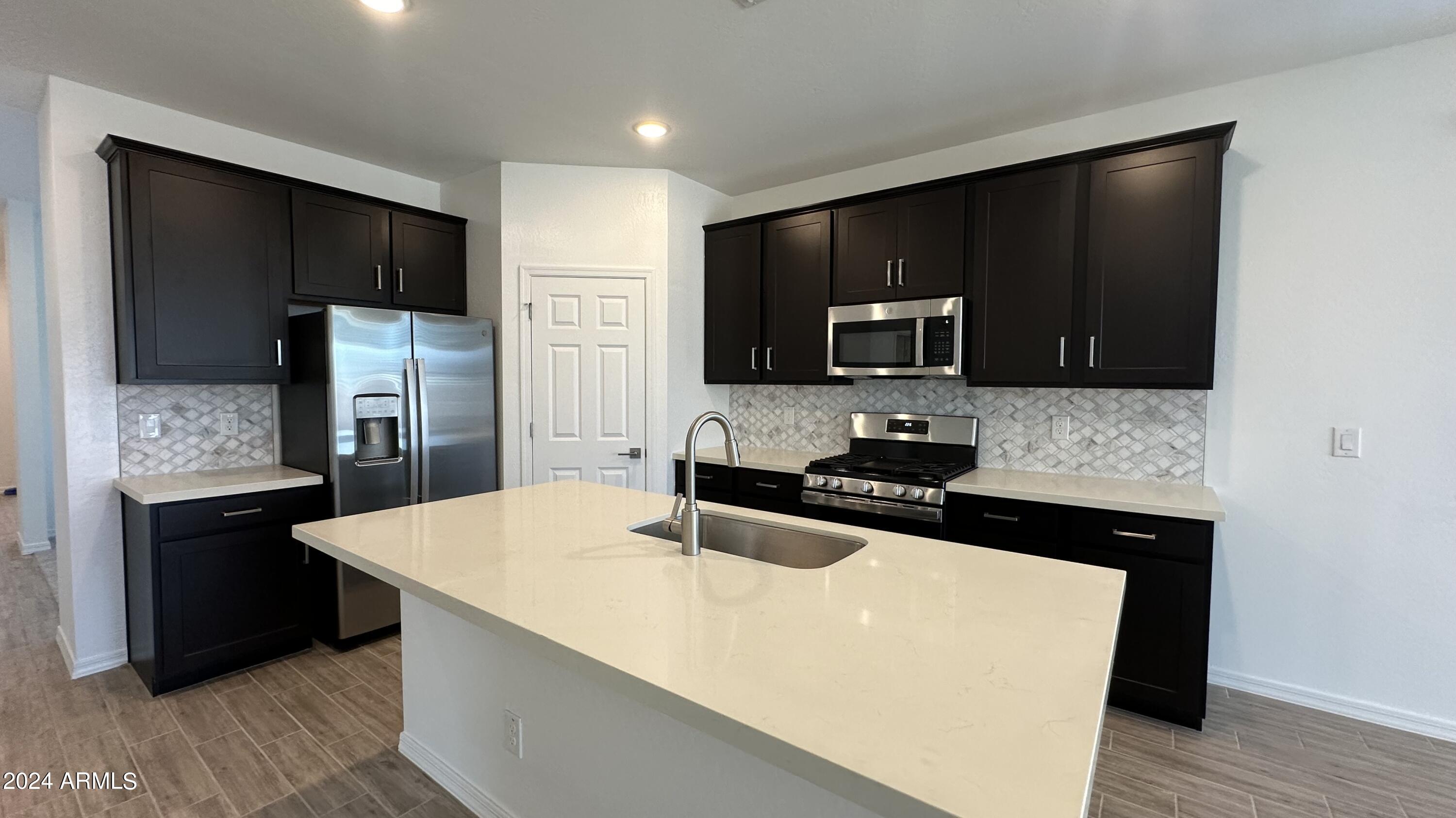 4165 E BRADFORD Avenue