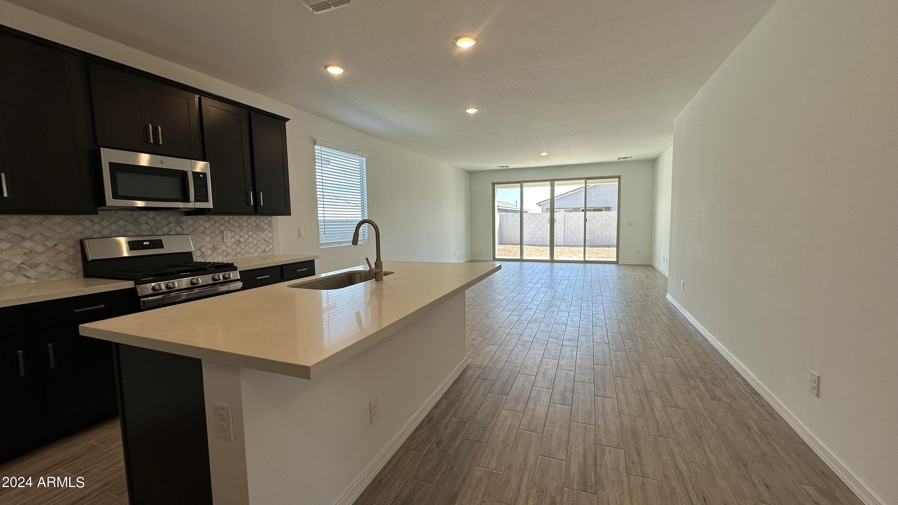 4165 E BRADFORD Avenue