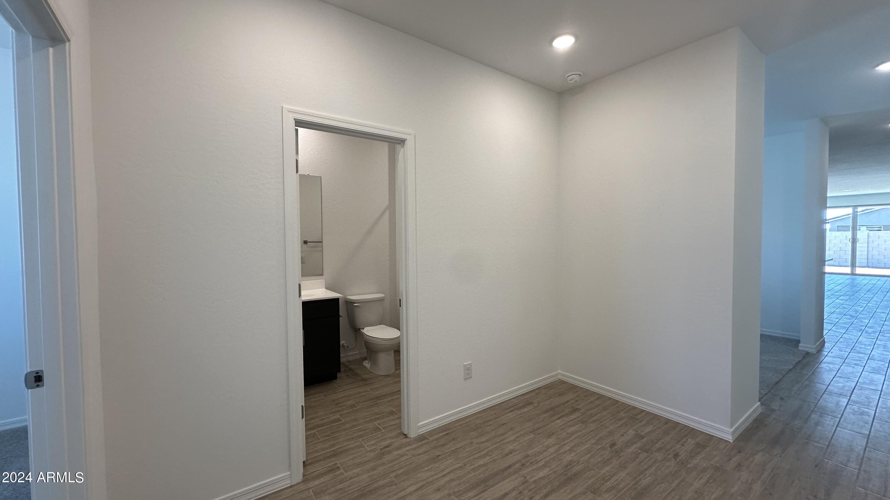 4165 E BRADFORD Avenue