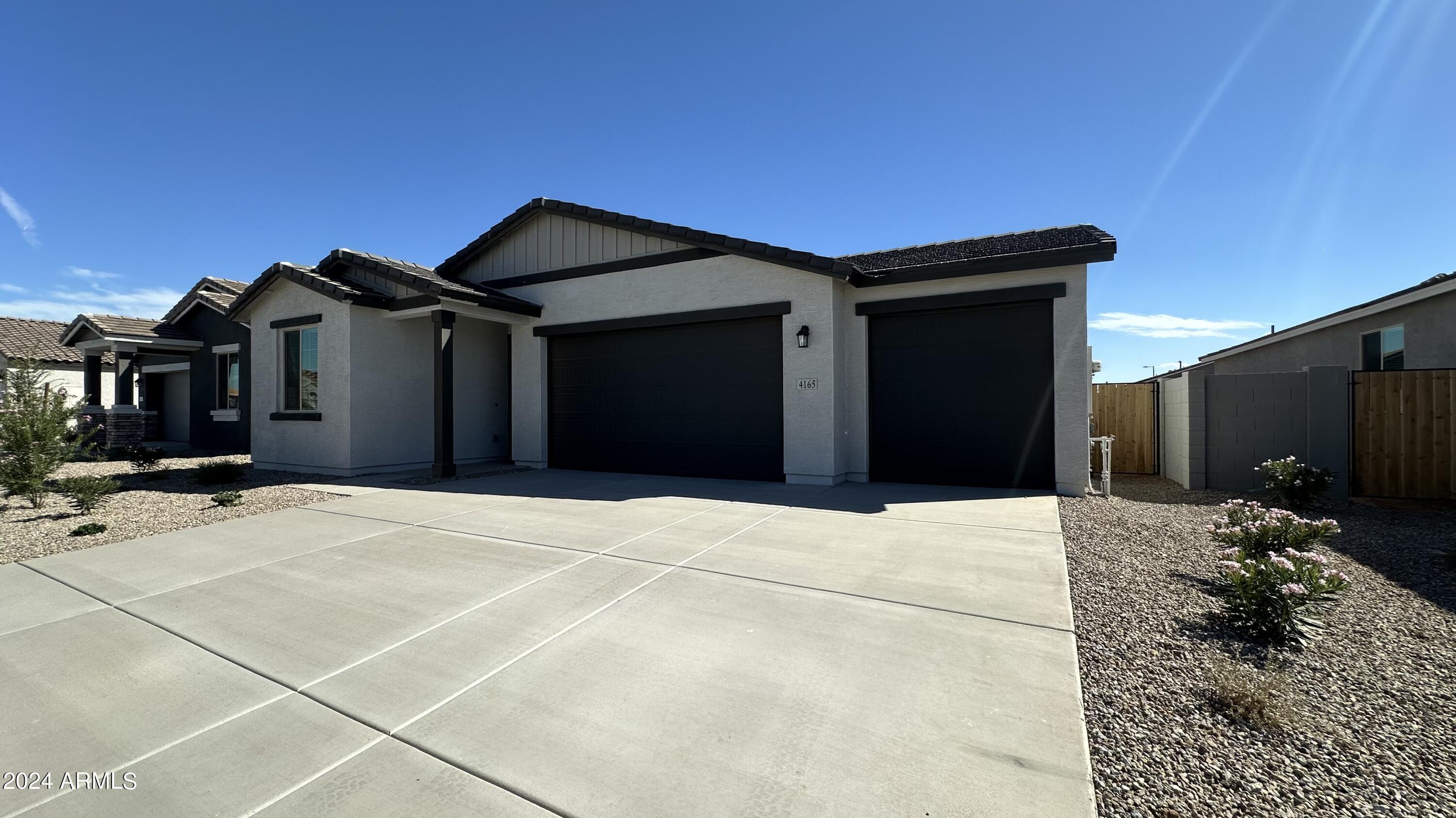 4165 E BRADFORD Avenue