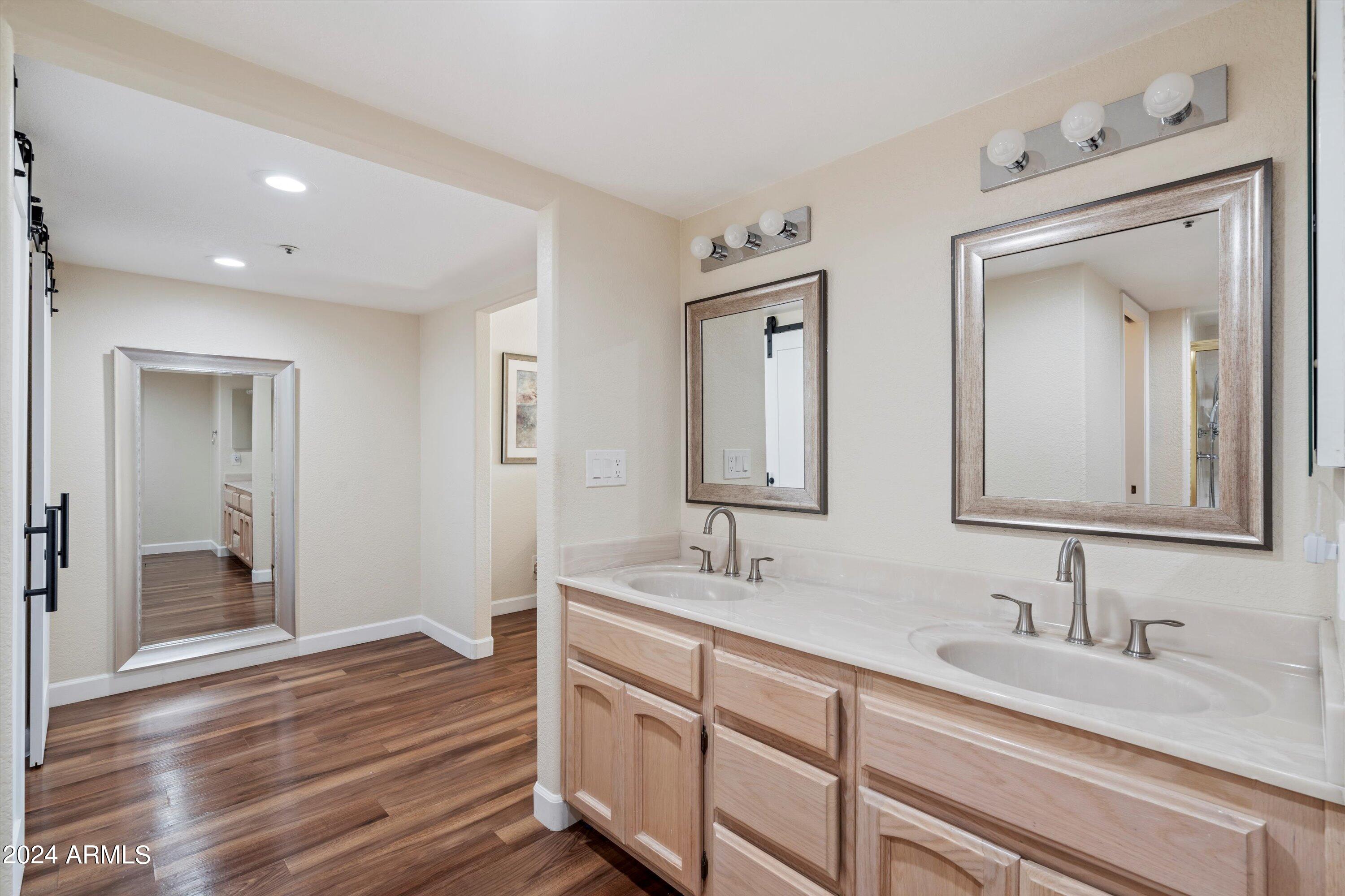 10505 E Cinnabar Avenue