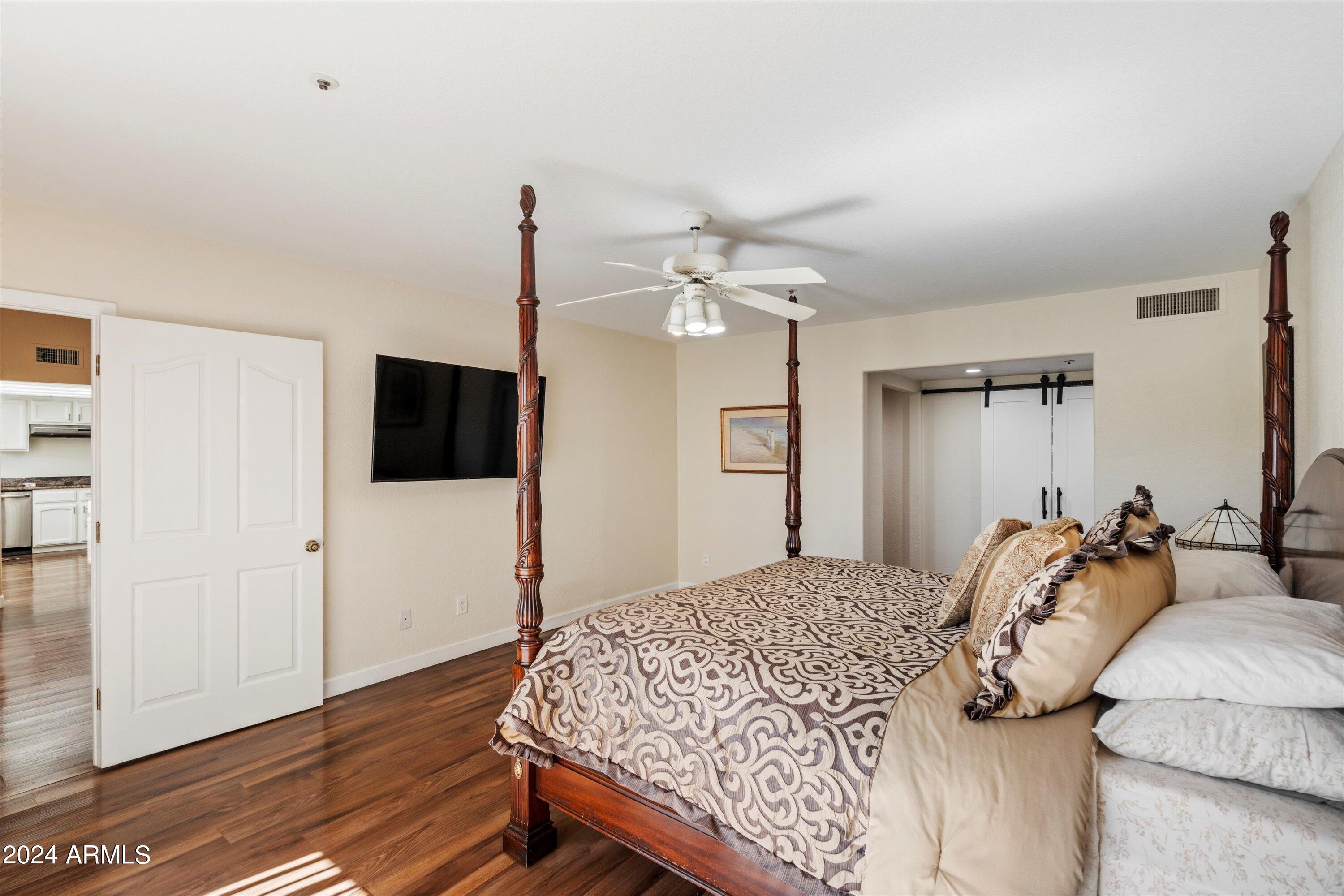 10505 E Cinnabar Avenue