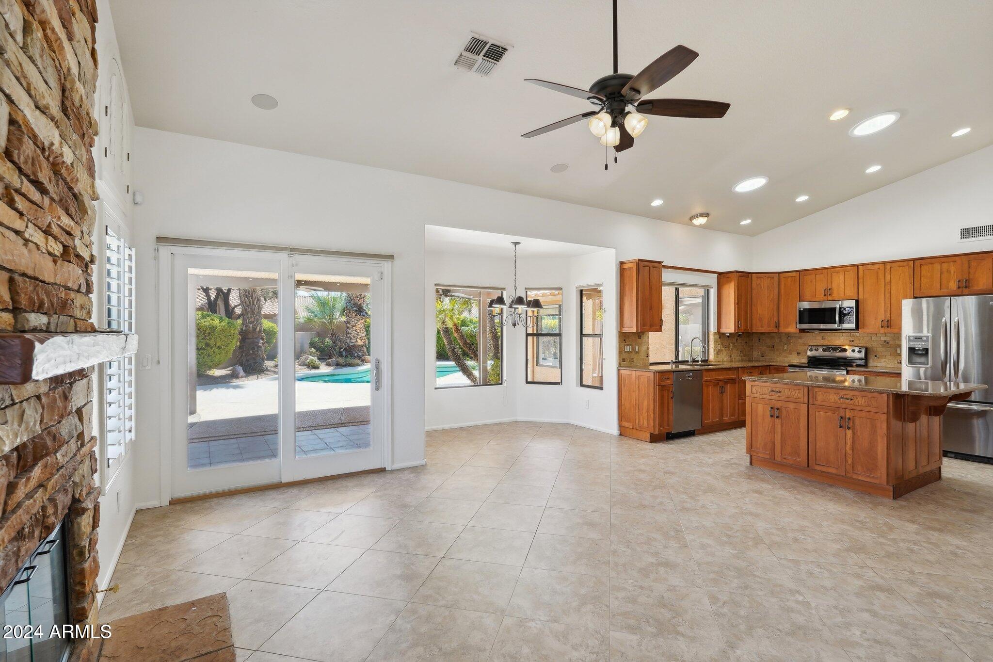 419 W STACEY Lane