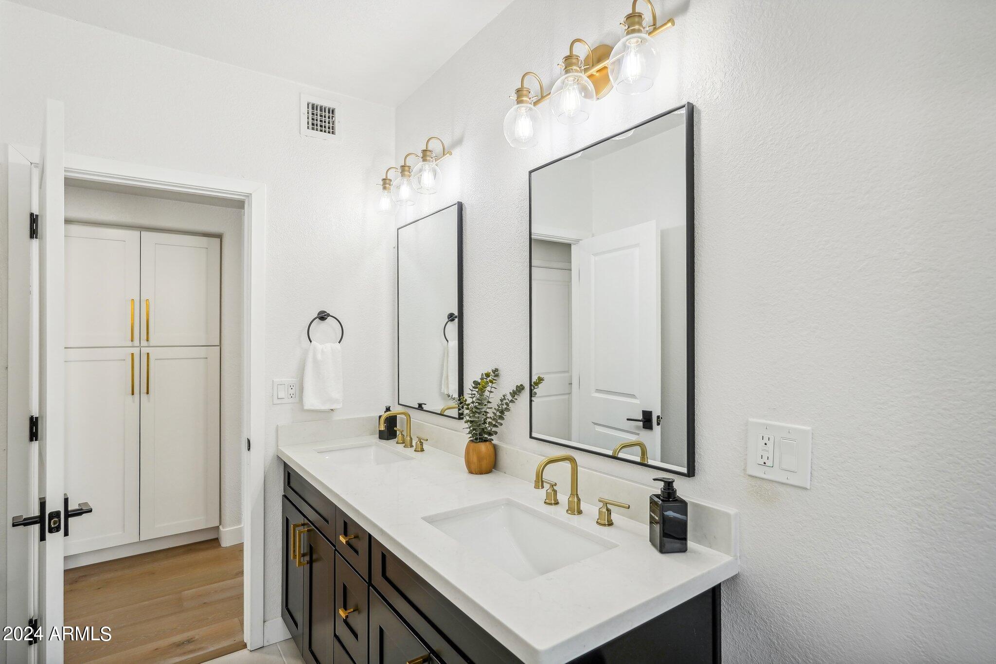 5347 E MICHELLE Drive