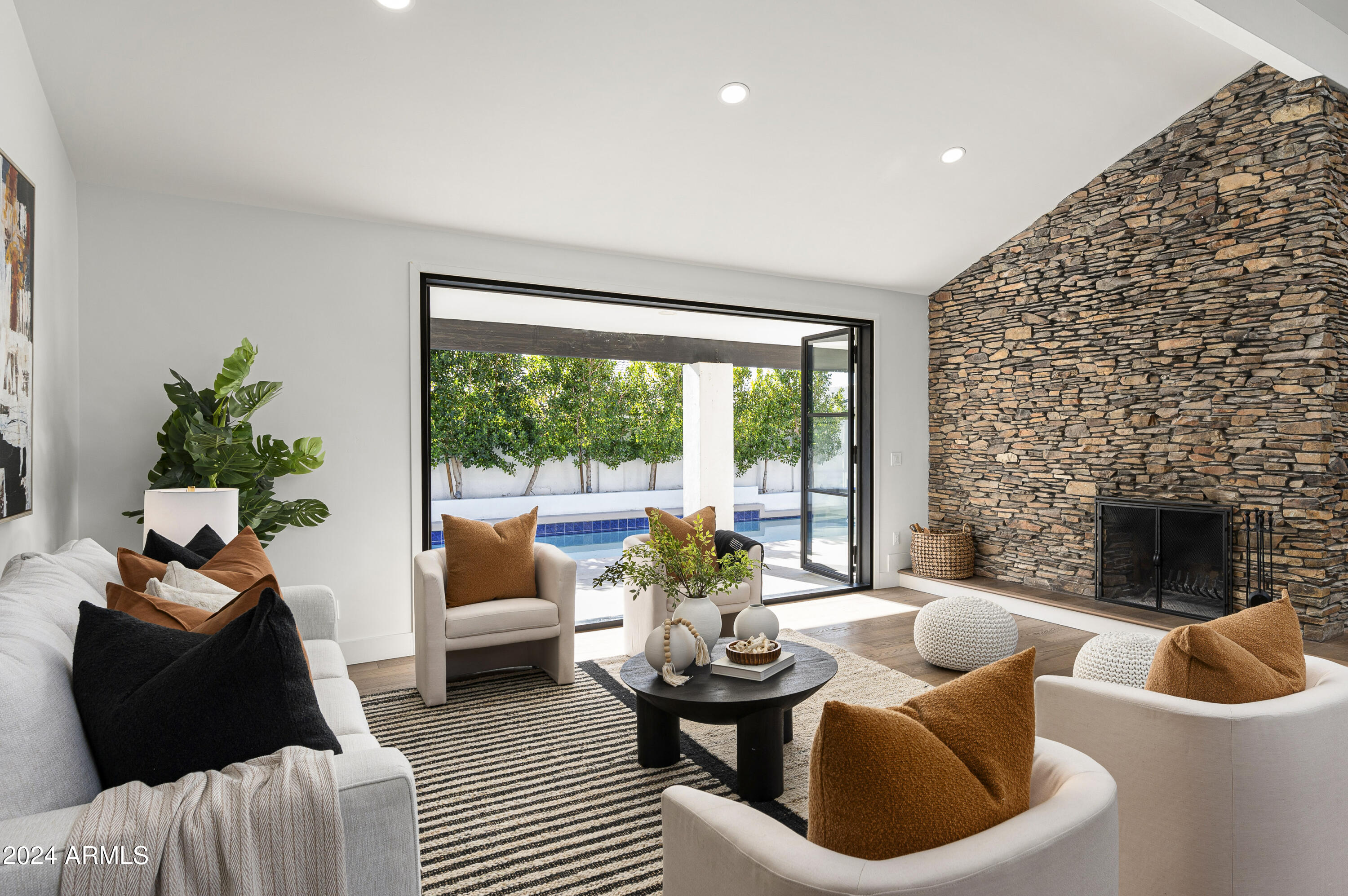 8507 E Vía De La Escuela --