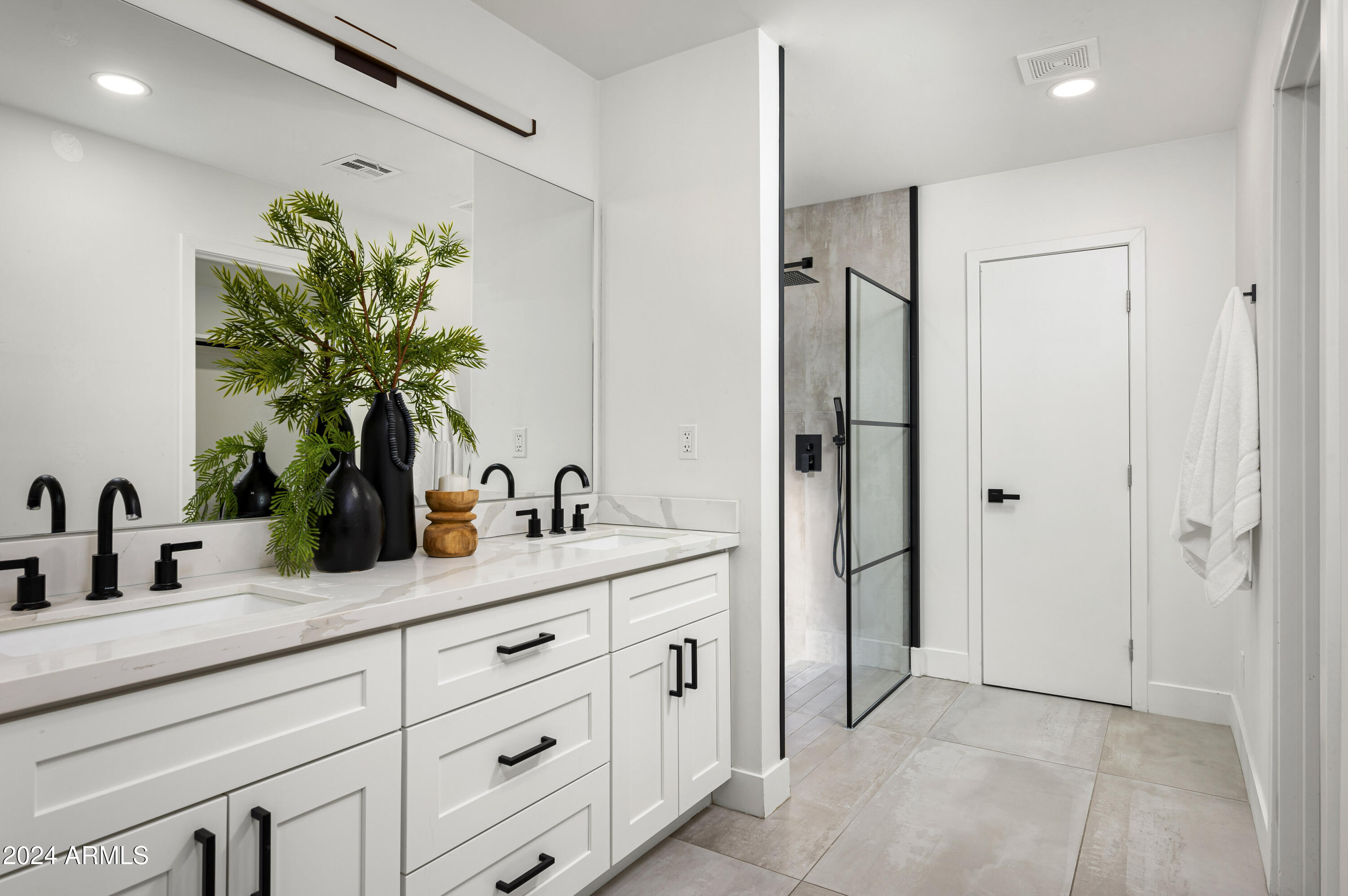 8507 E Vía De La Escuela --