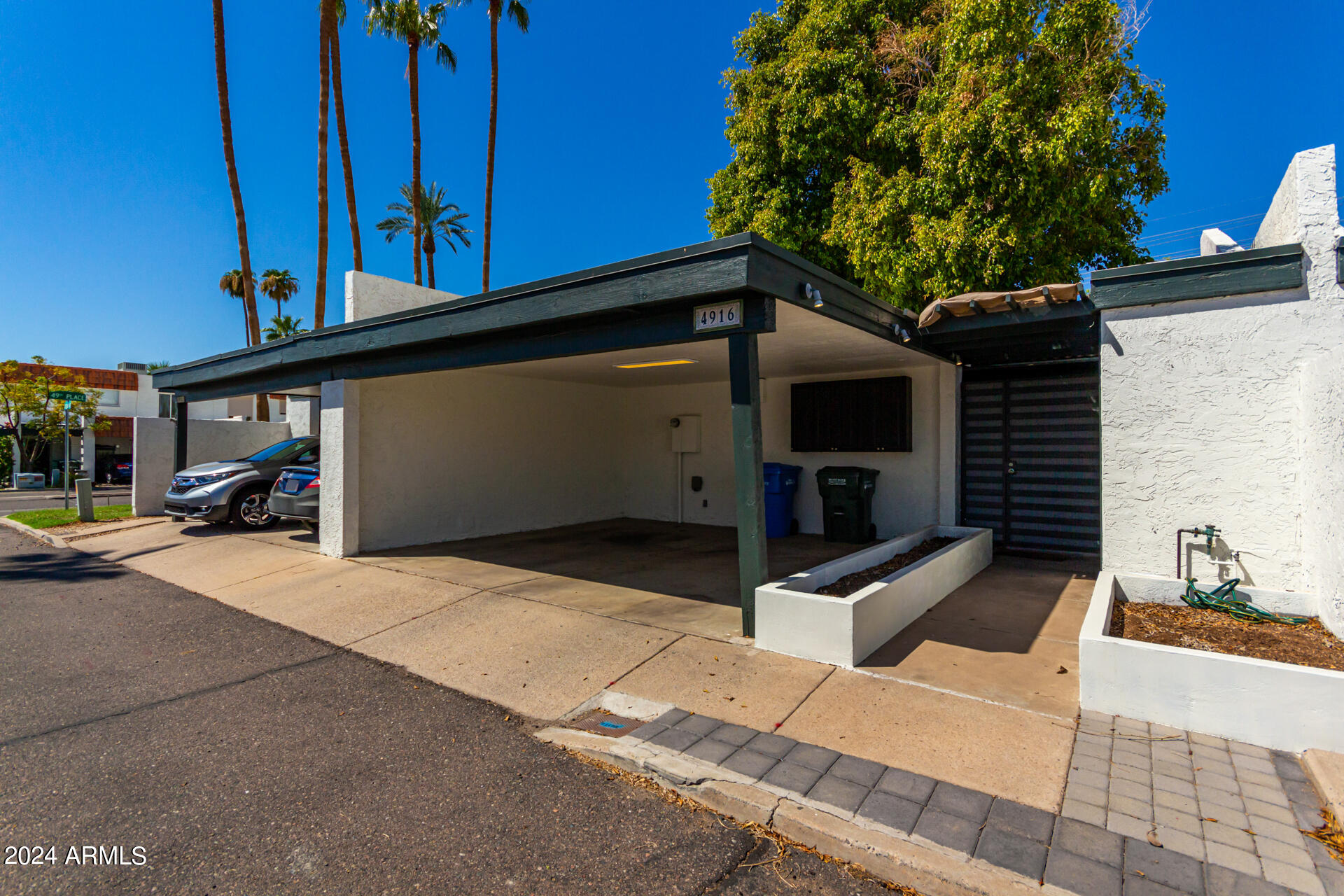 4916 E EDGEMONT Avenue