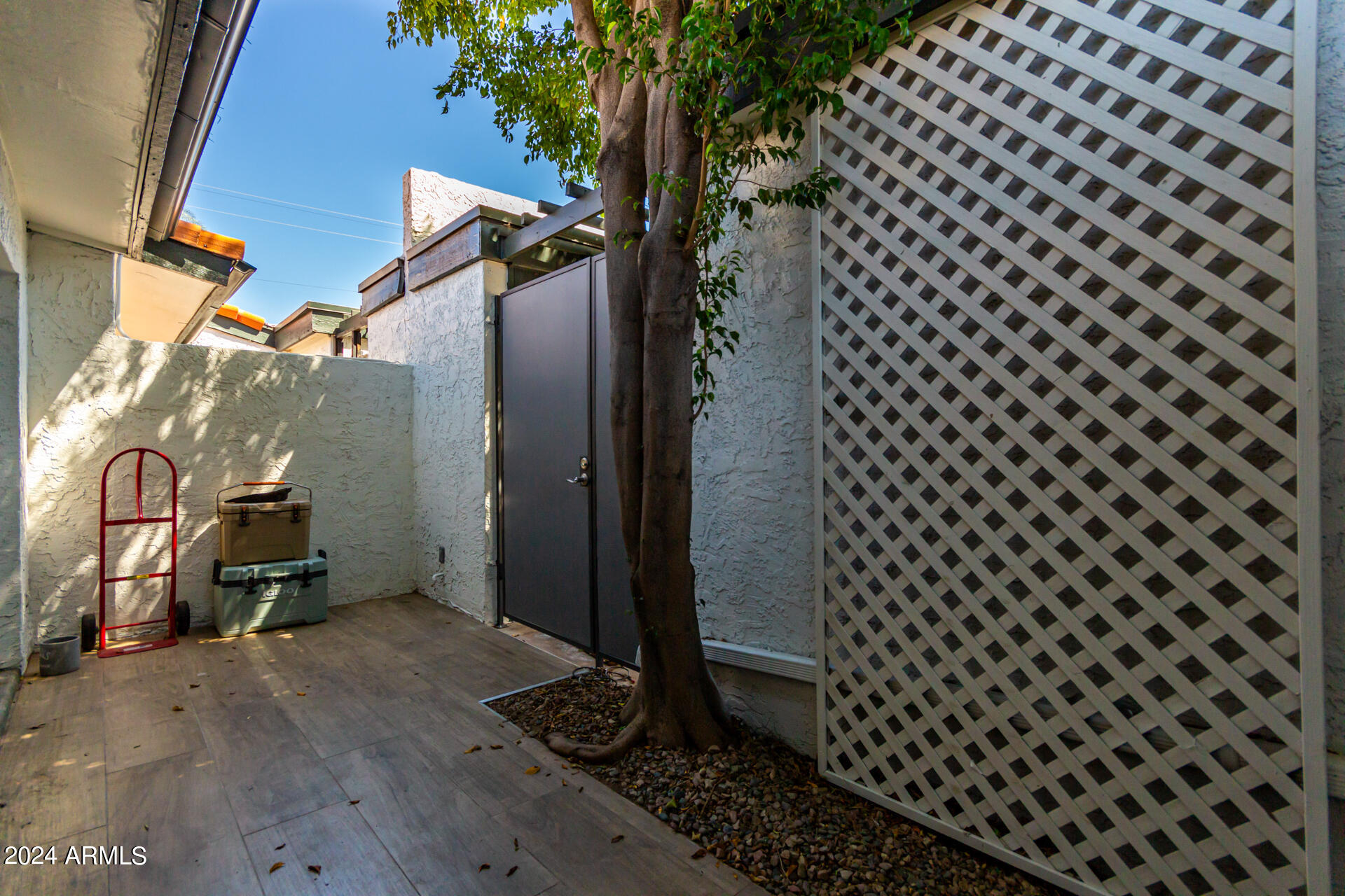 4916 E EDGEMONT Avenue