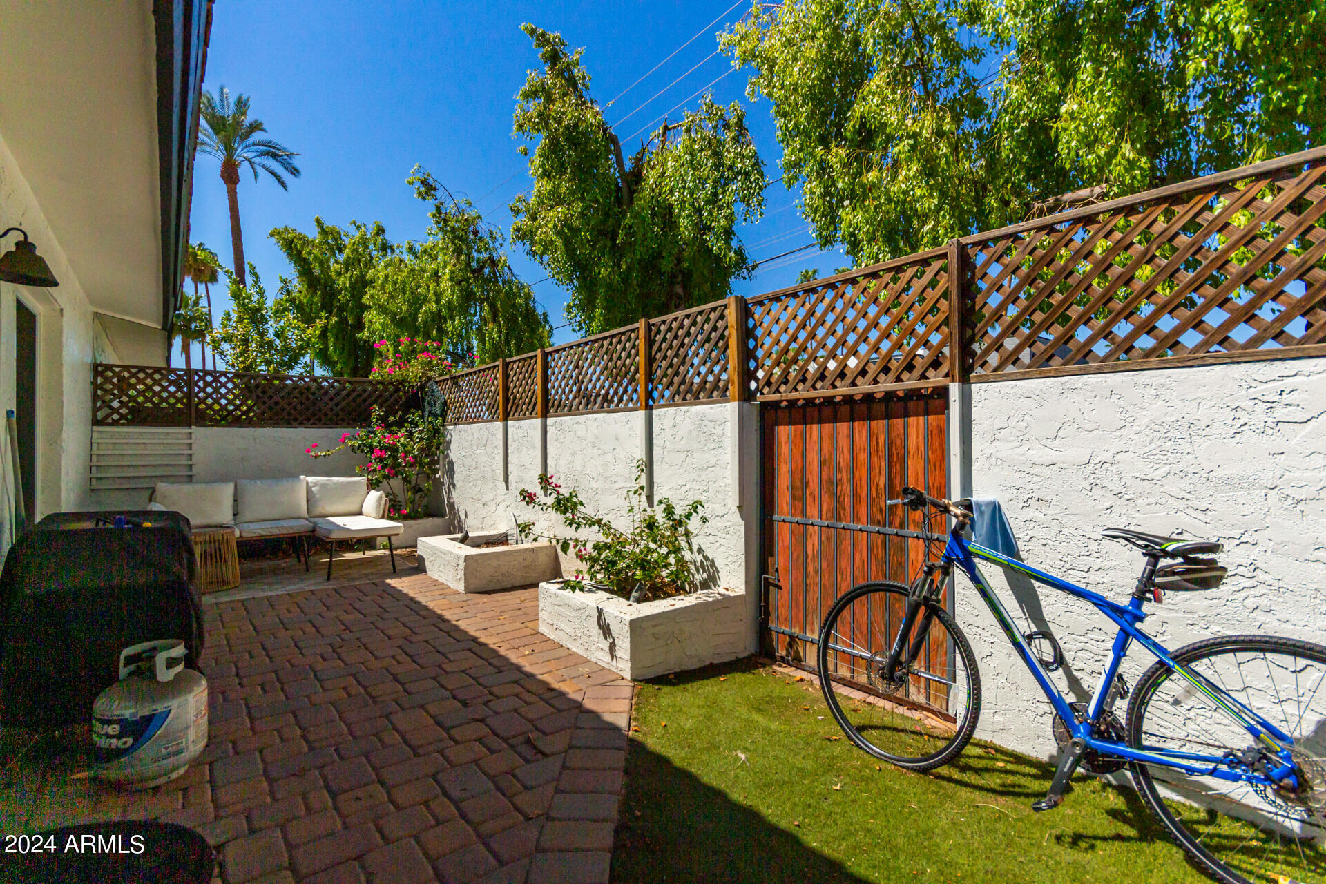 4916 E EDGEMONT Avenue