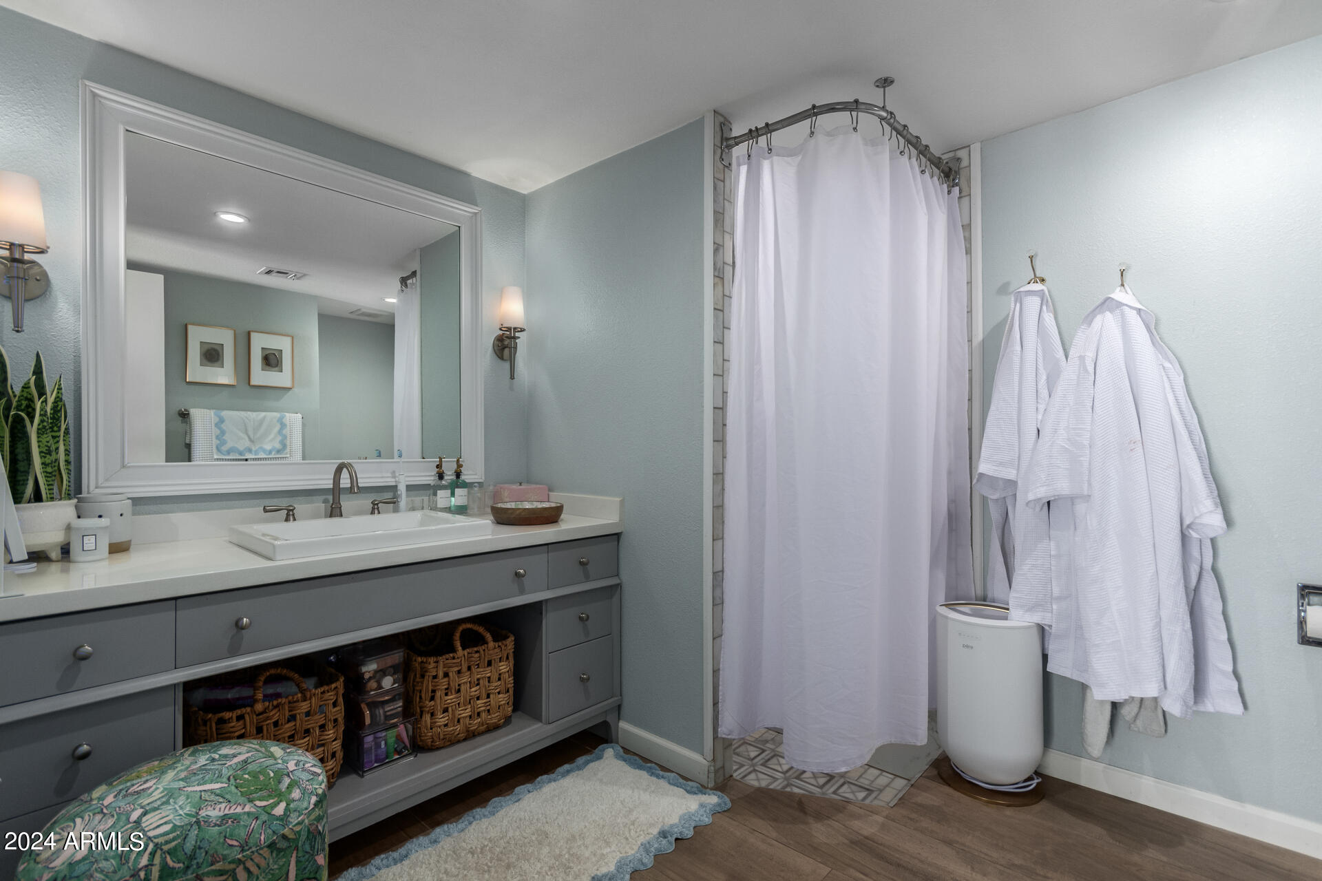 4916 E EDGEMONT Avenue