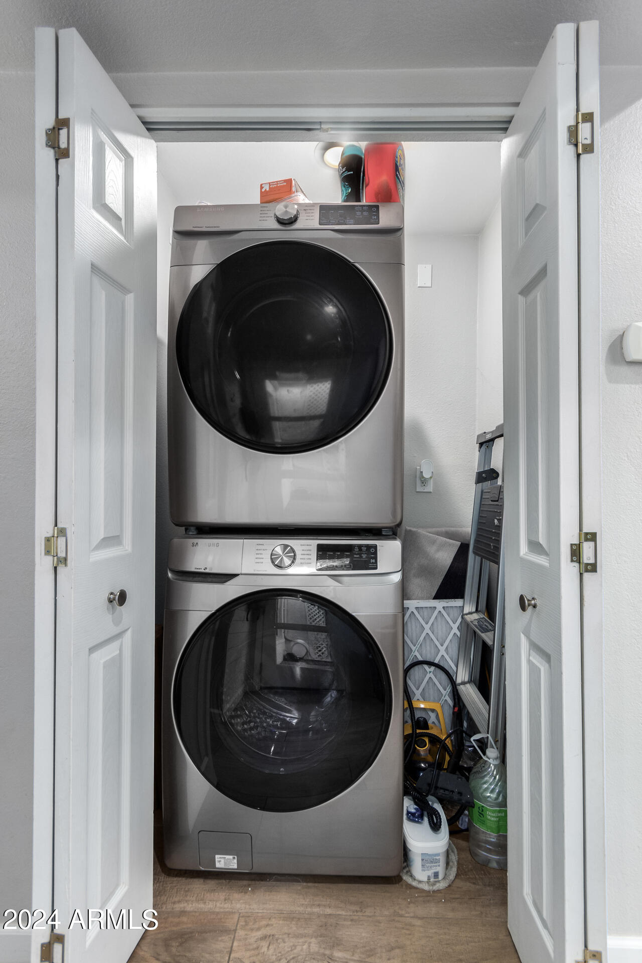 4916 E EDGEMONT Avenue