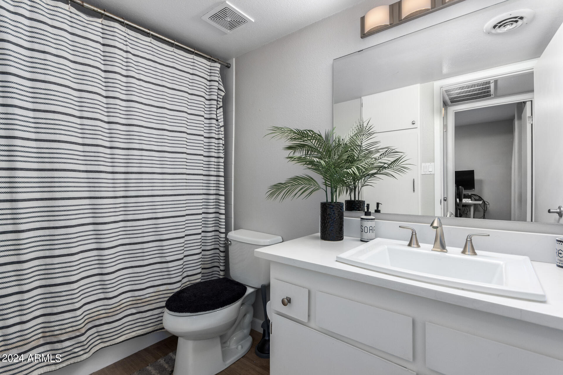 4916 E EDGEMONT Avenue