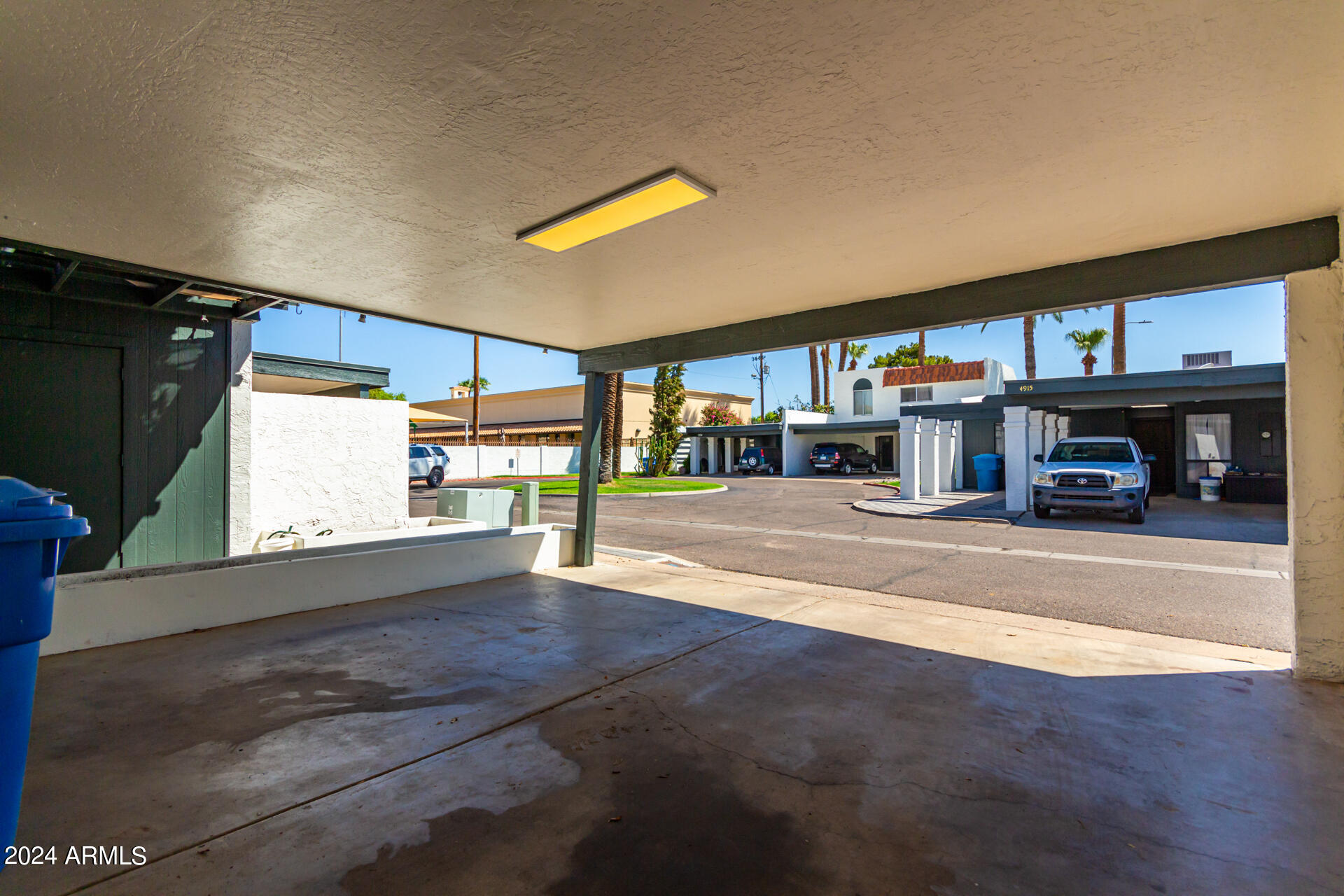 4916 E EDGEMONT Avenue