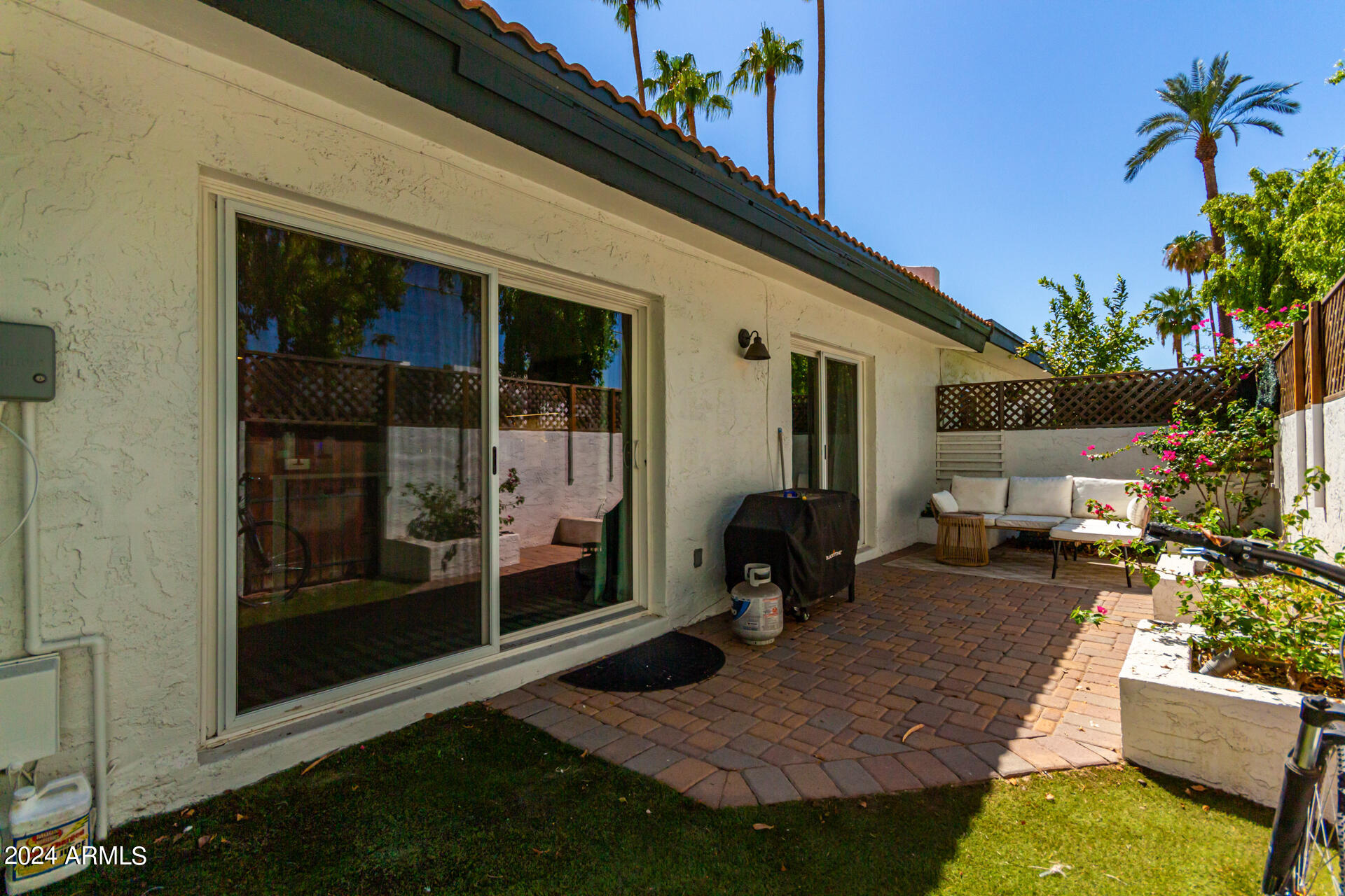 4916 E EDGEMONT Avenue