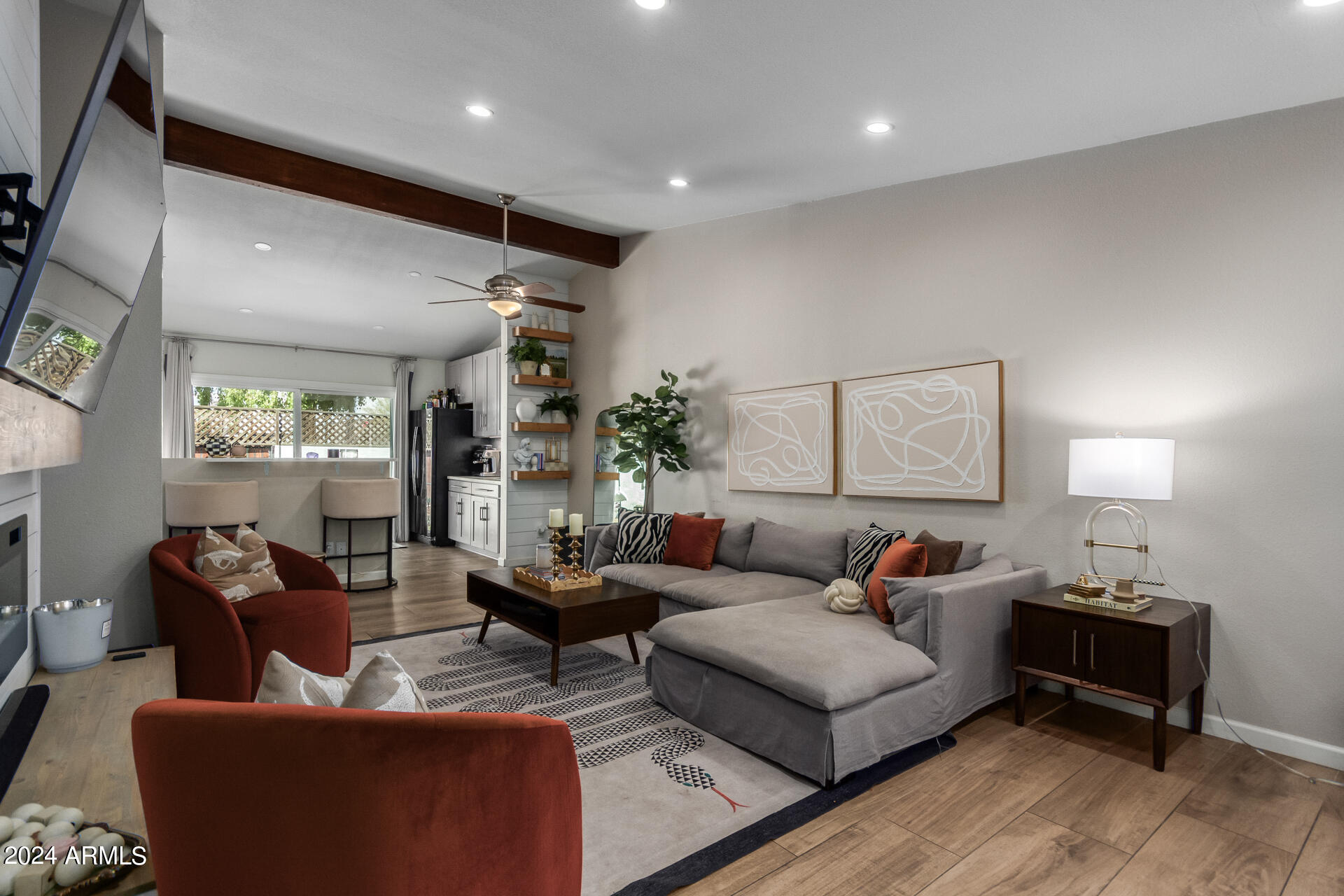 4916 E EDGEMONT Avenue