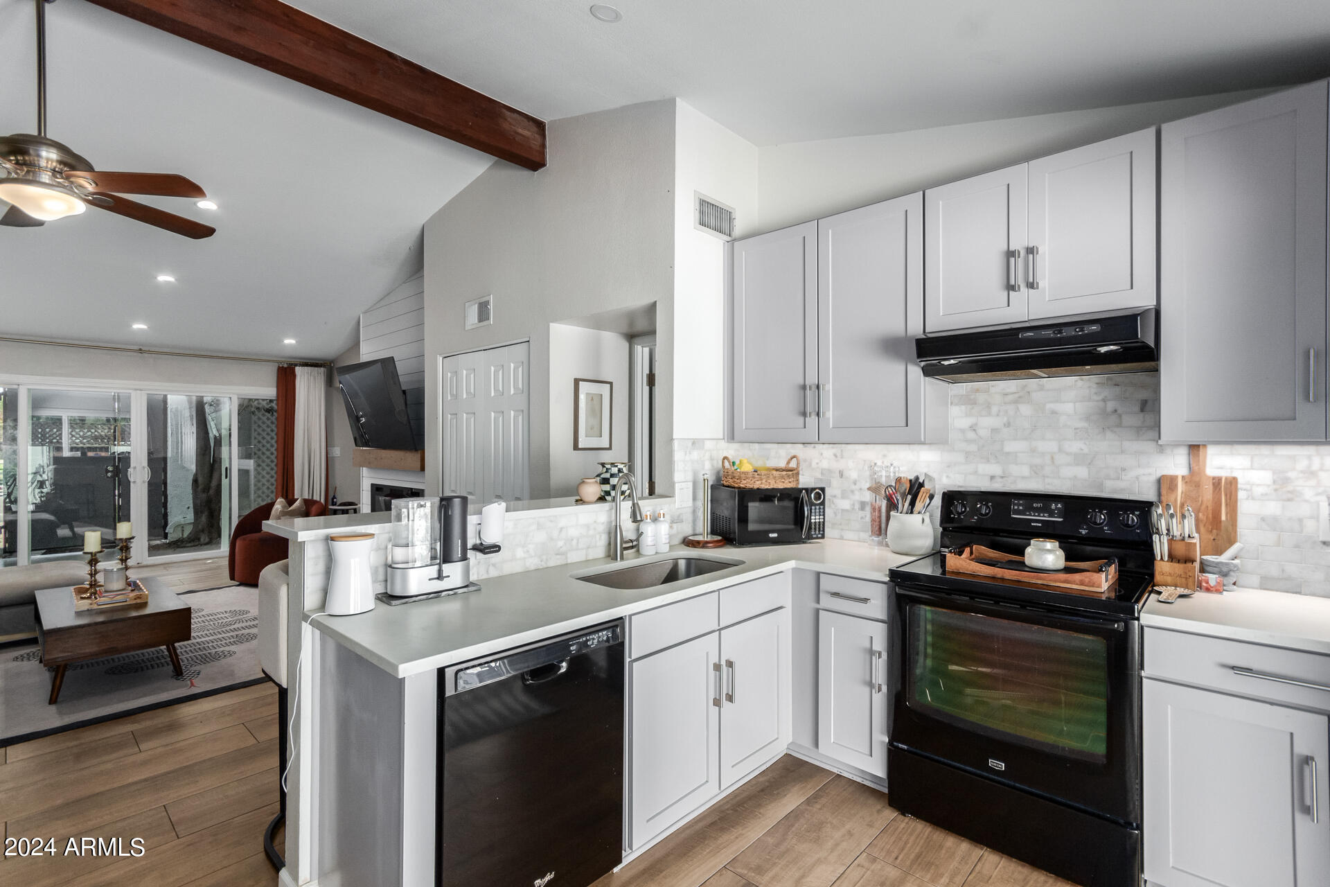 4916 E EDGEMONT Avenue