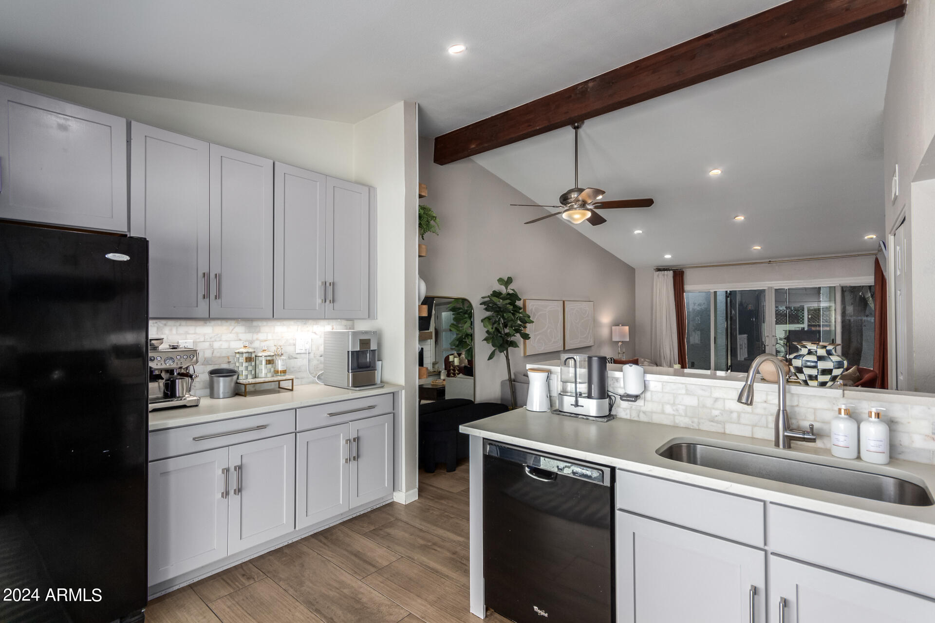 4916 E EDGEMONT Avenue