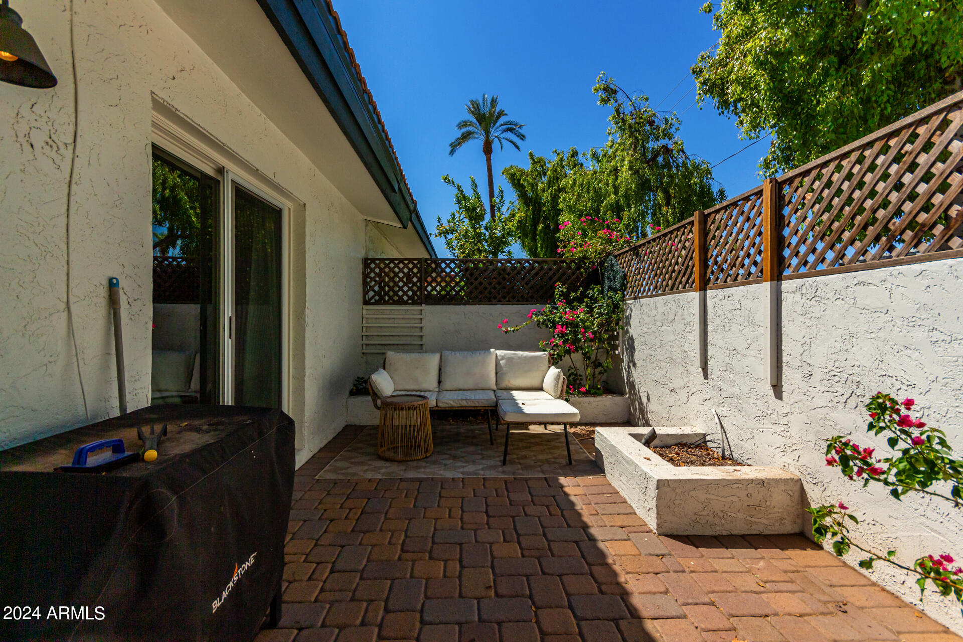 4916 E EDGEMONT Avenue