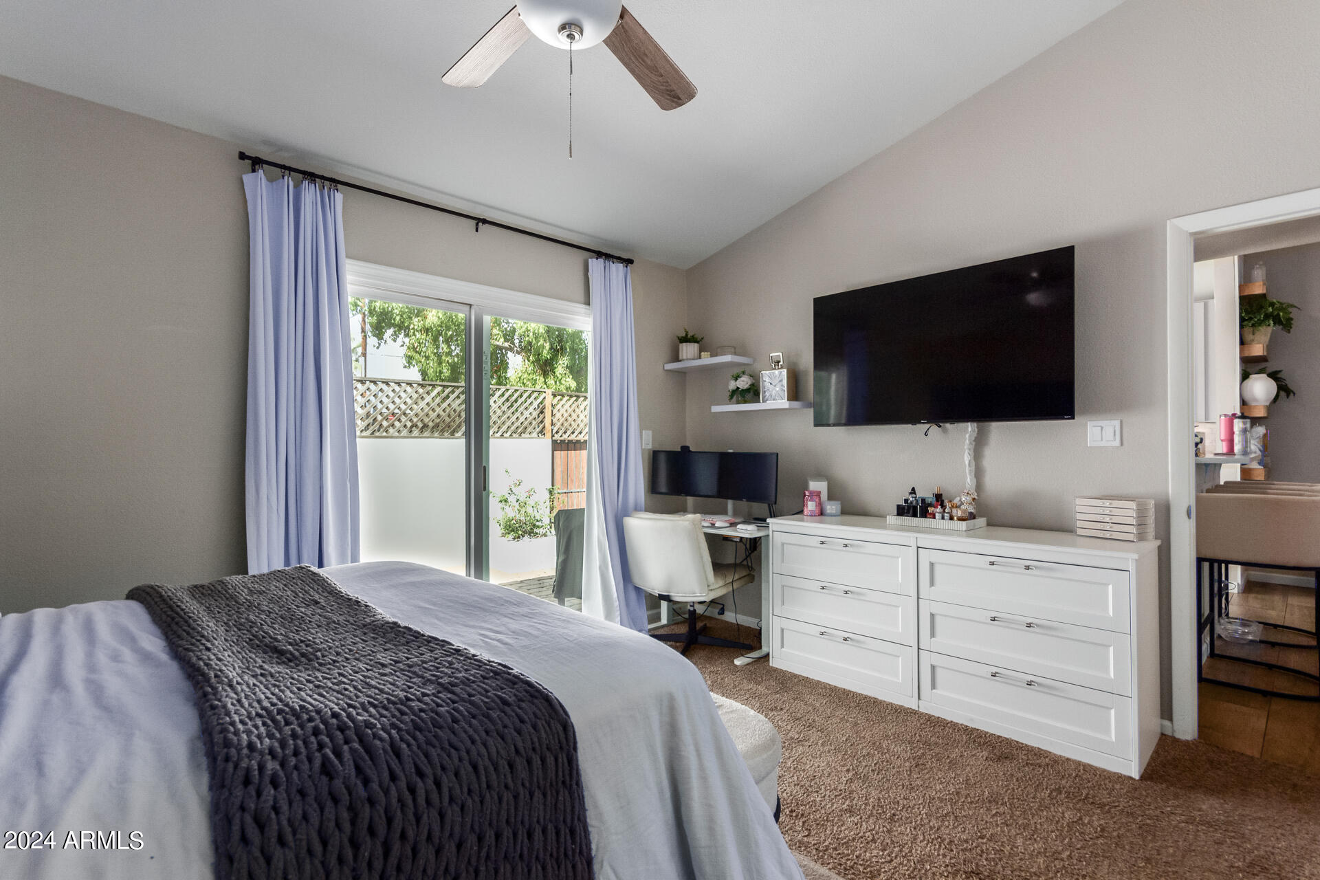 4916 E EDGEMONT Avenue