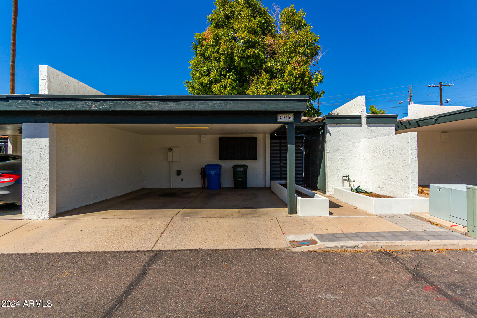 4916 E EDGEMONT Avenue