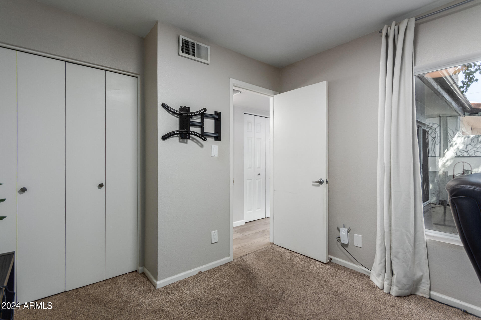 4916 E EDGEMONT Avenue