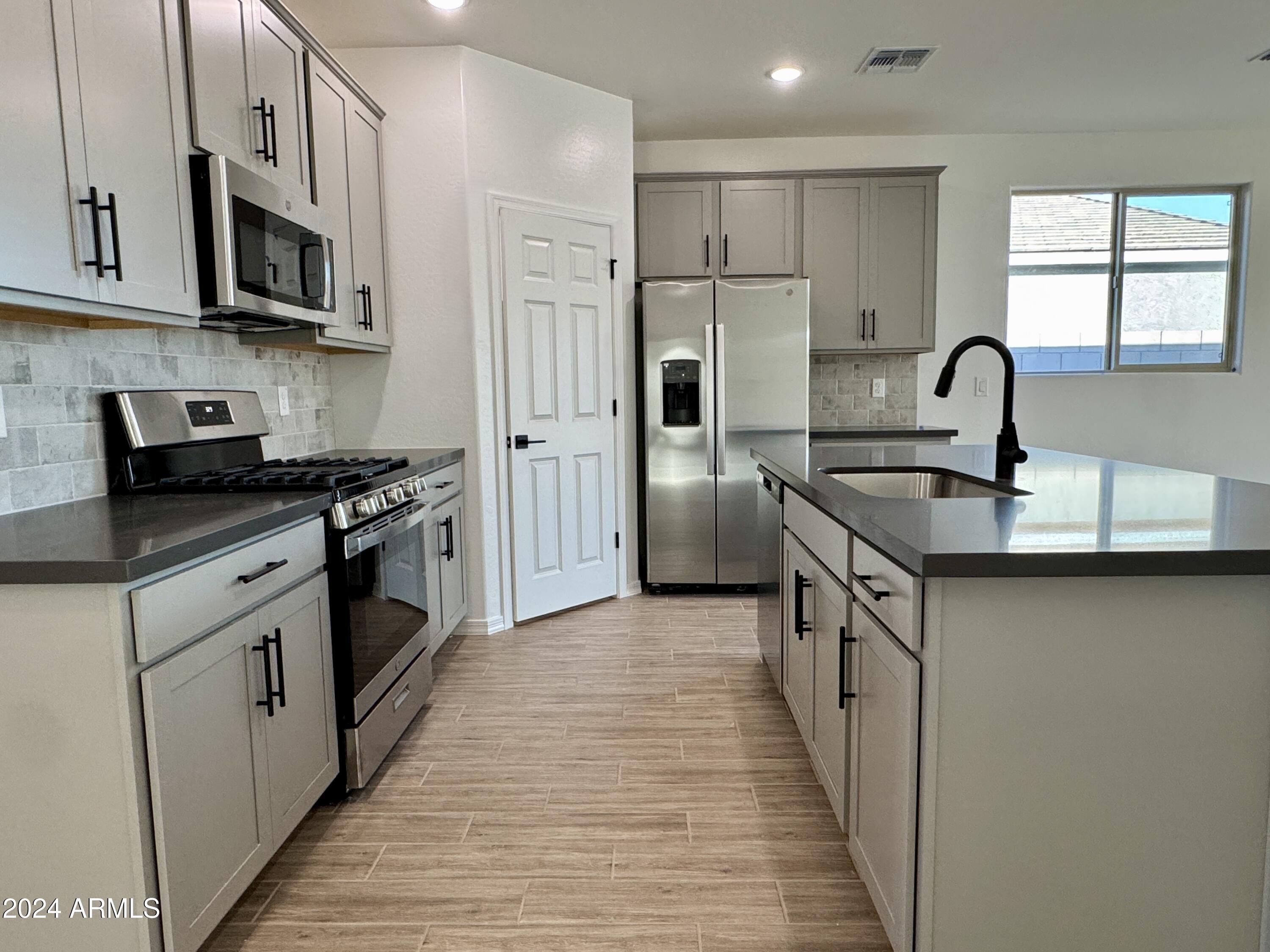 5541 W SUMMERSIDE Road