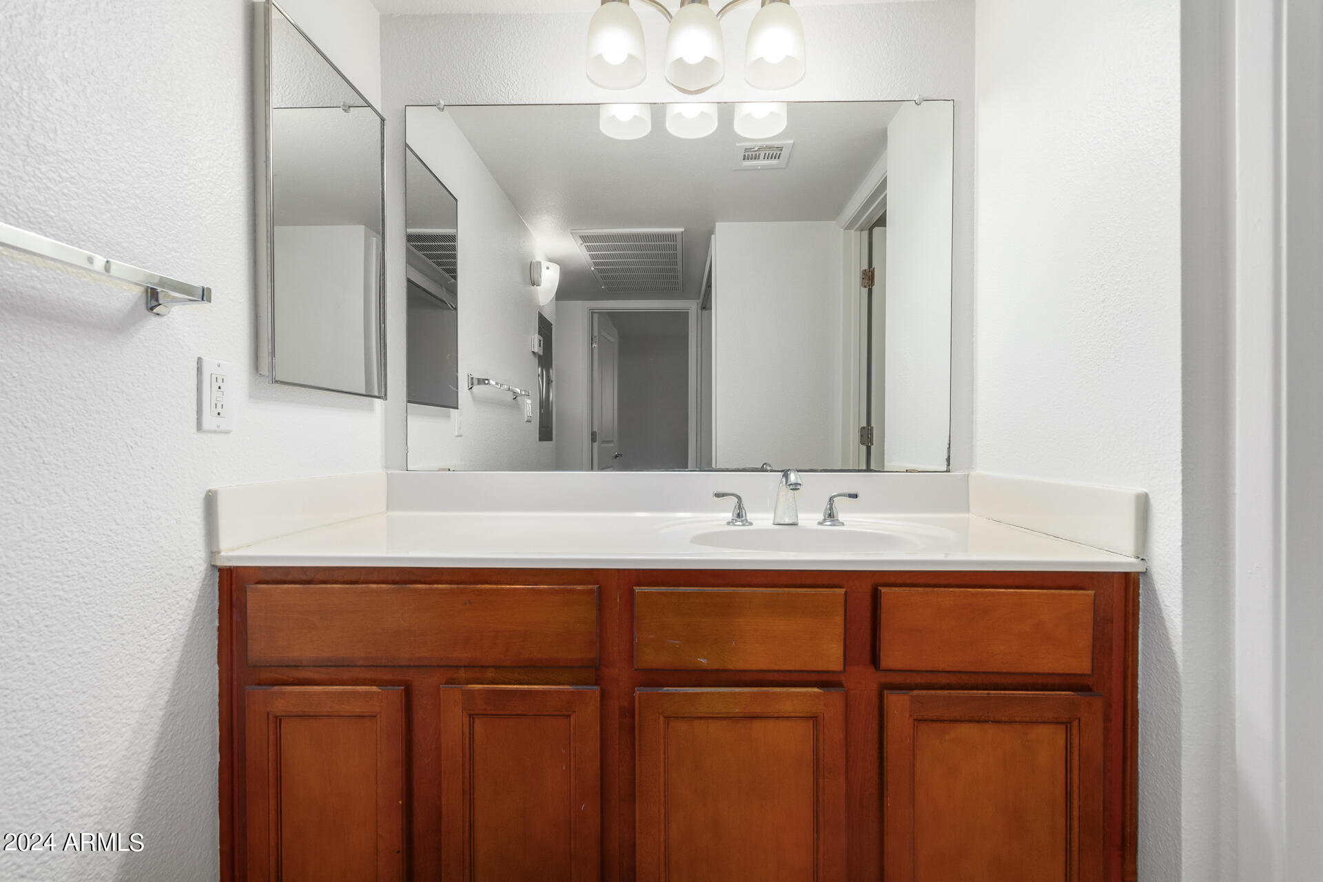 2625 E INDIAN SCHOOL Road # 140