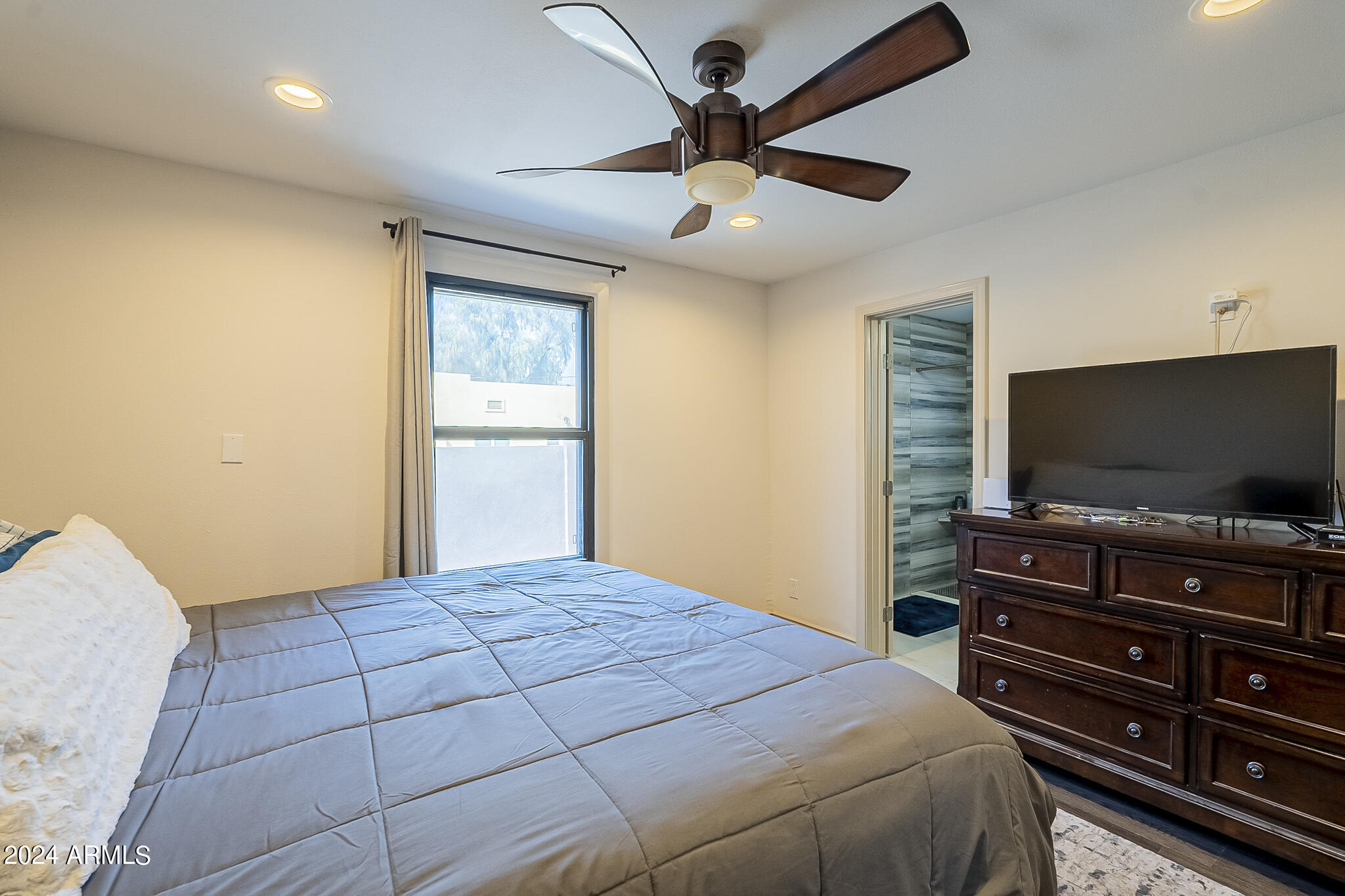 917 S MONTEZUMA Avenue