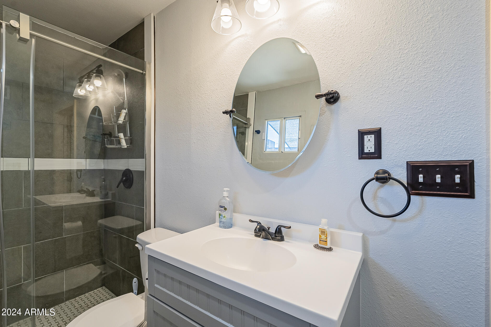 917 S MONTEZUMA Avenue