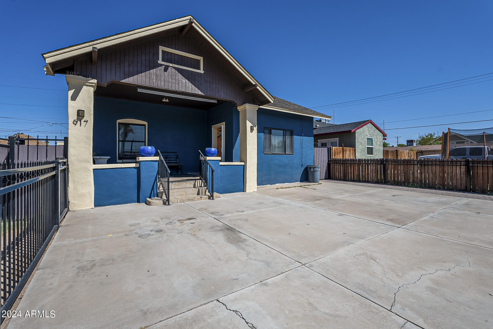 917 S MONTEZUMA Avenue