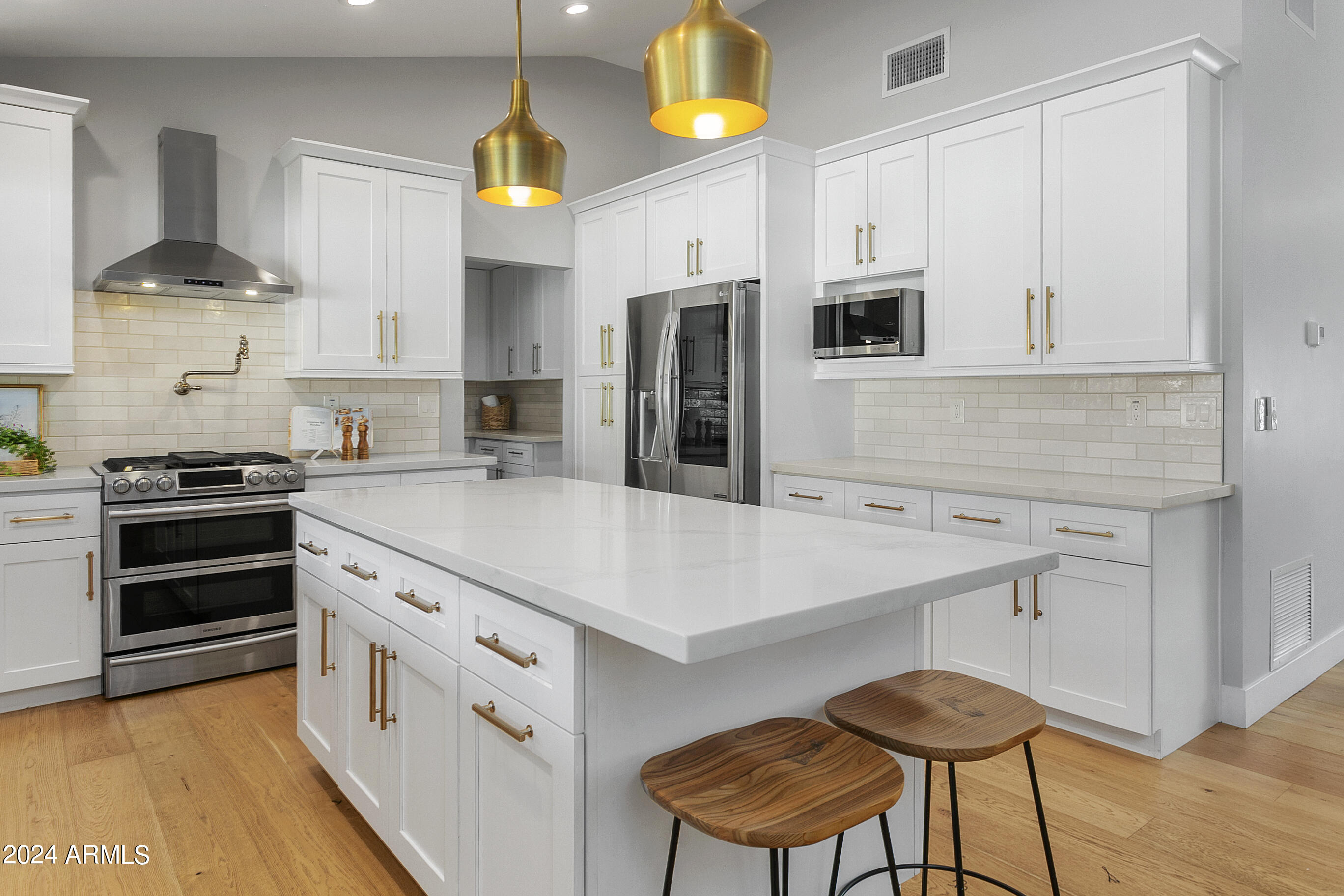 9248 S LAKESHORE Drive