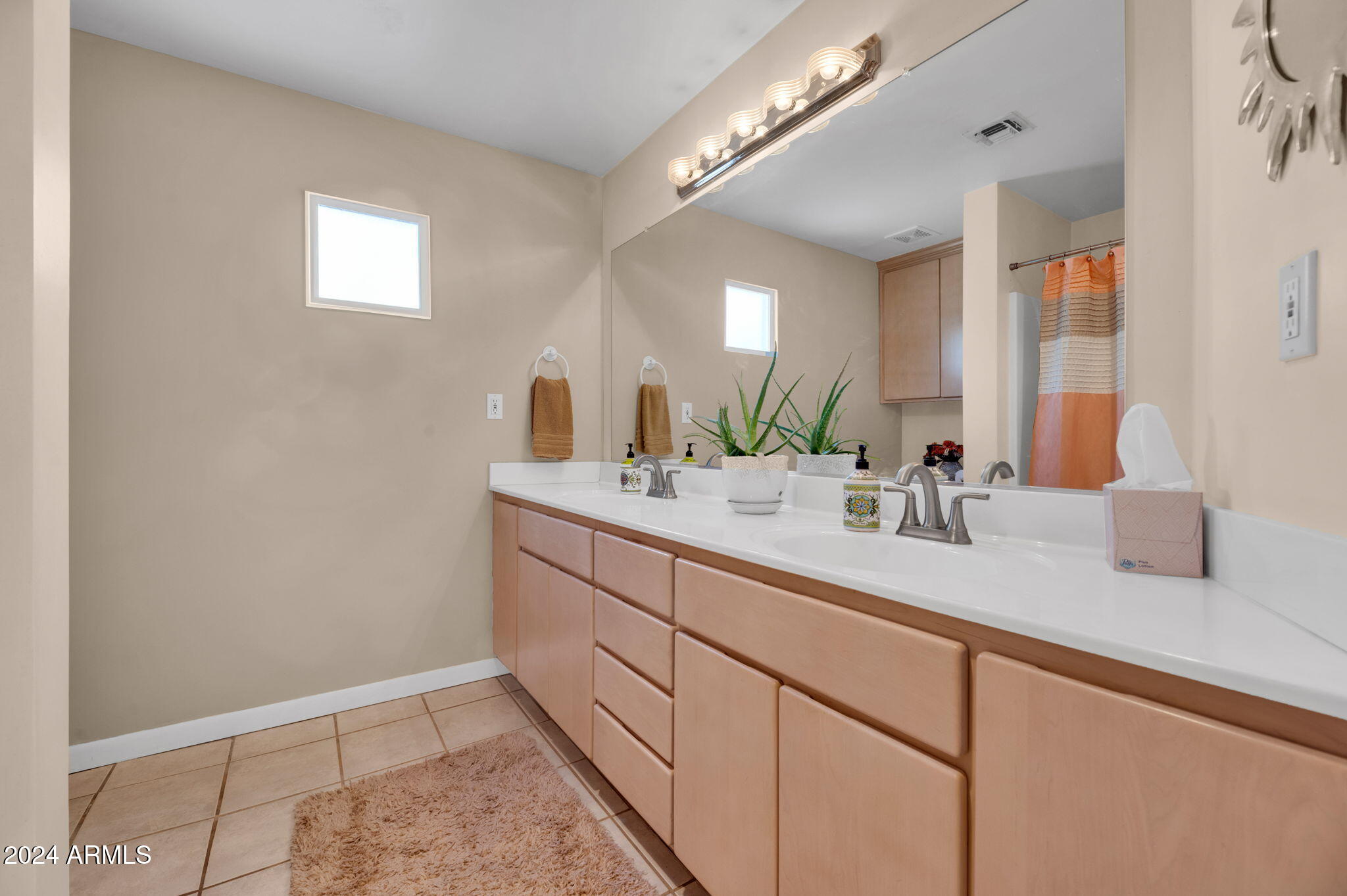 504 E PASADENA Avenue