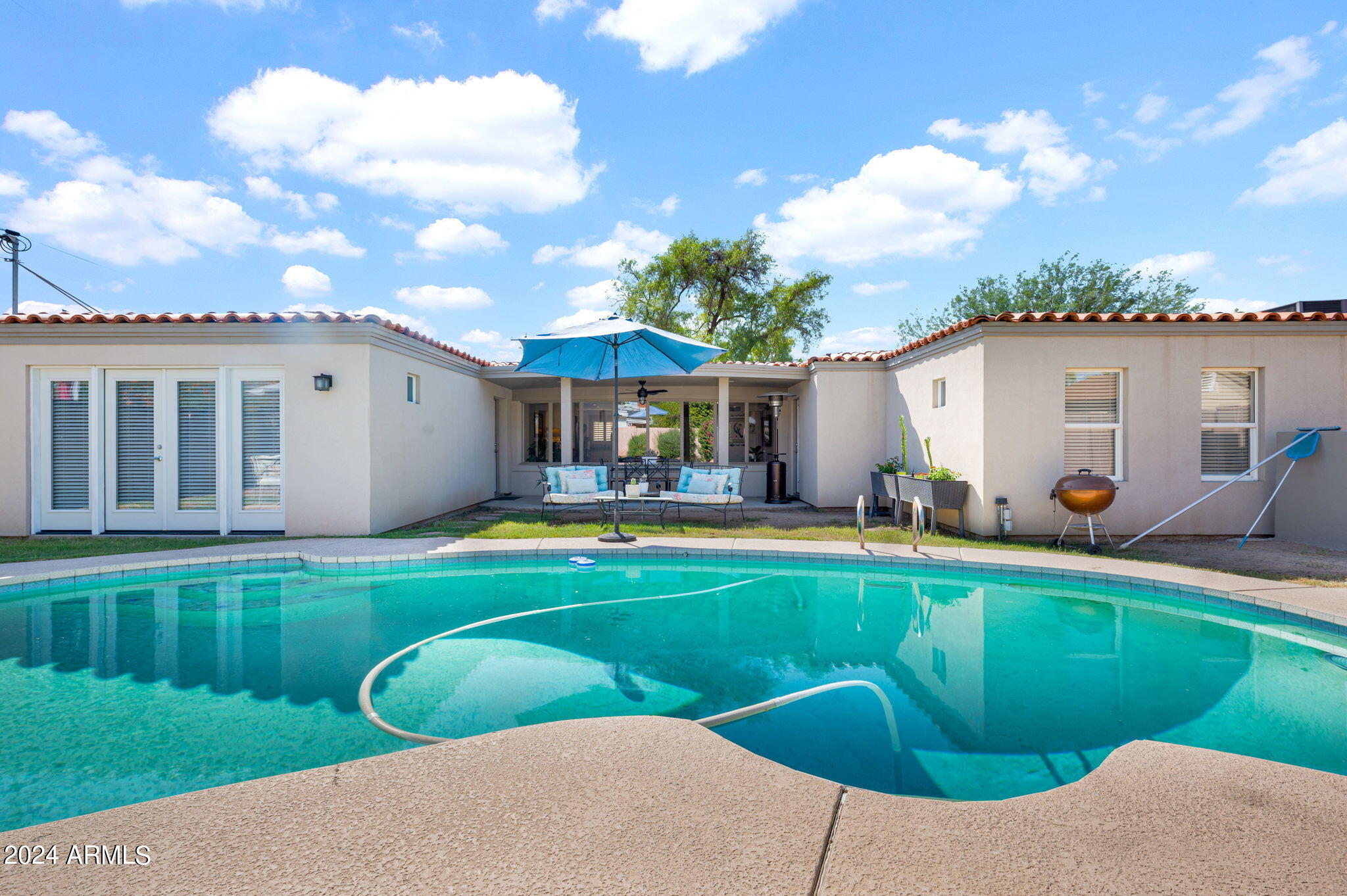 504 E PASADENA Avenue