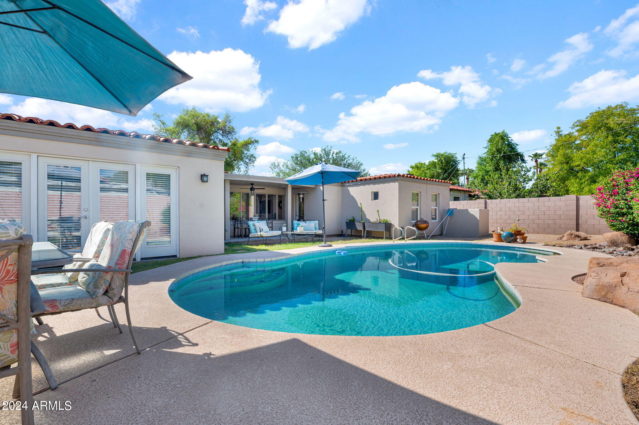 504 E PASADENA Avenue