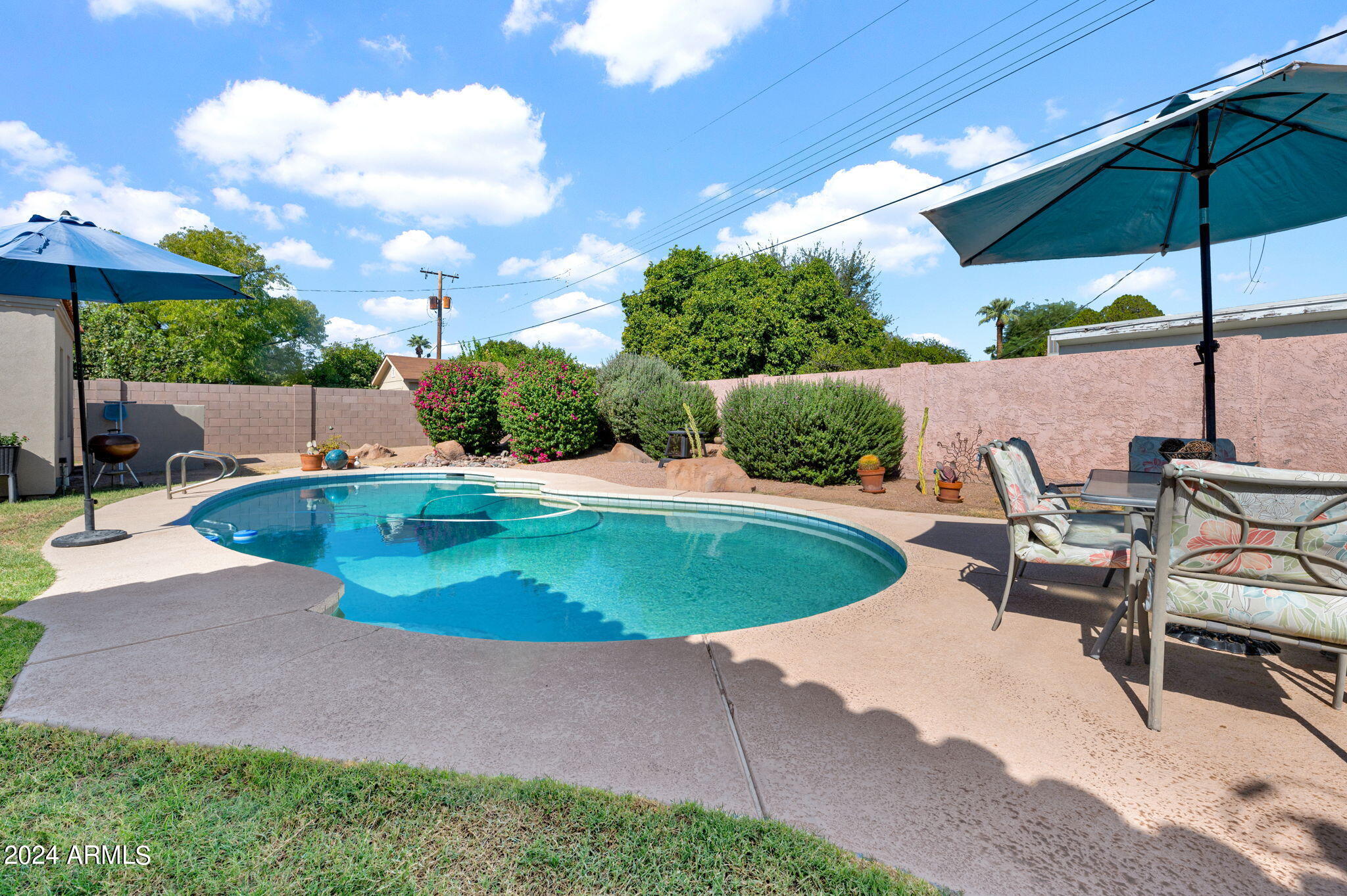 504 E PASADENA Avenue