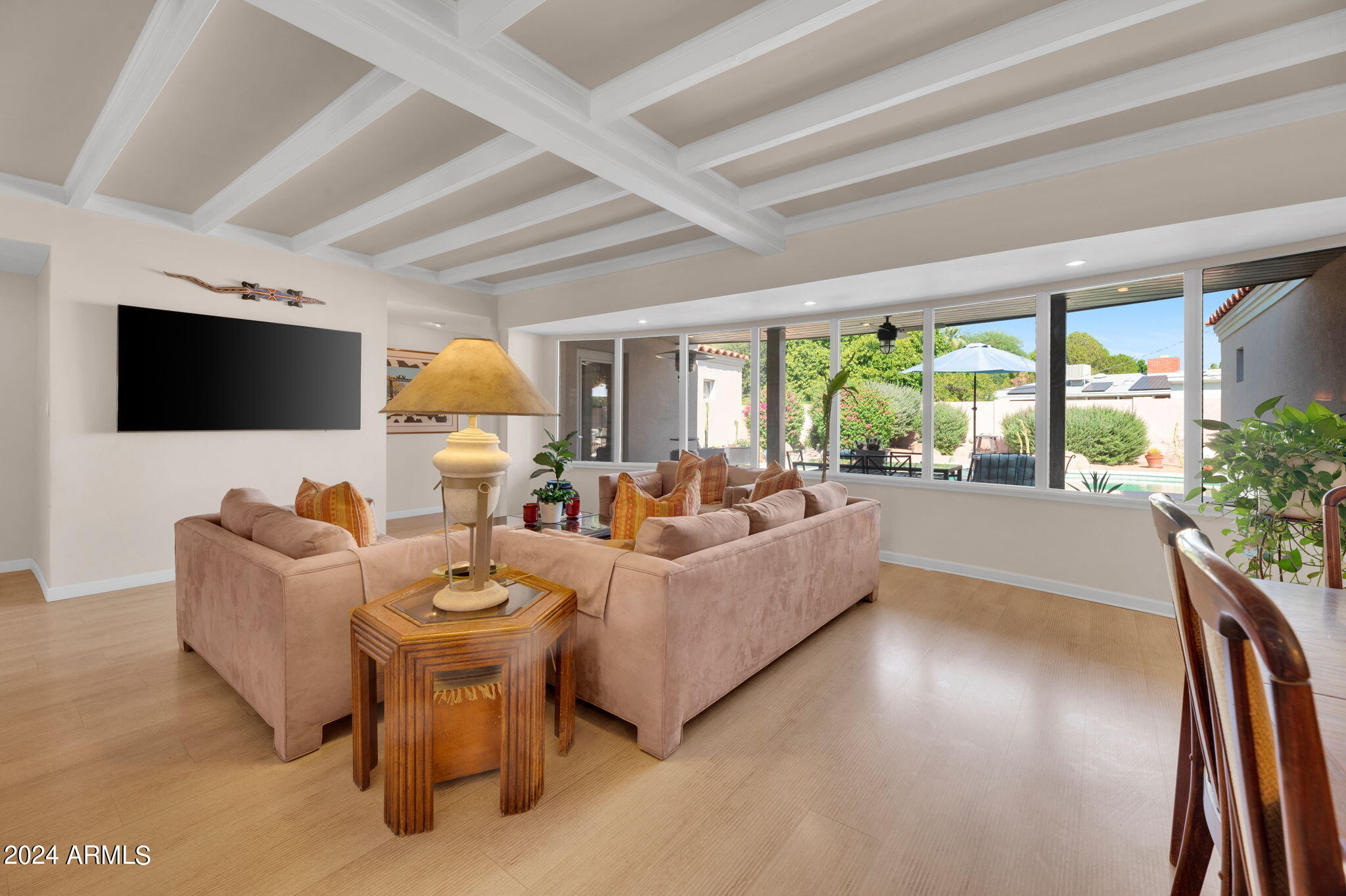 504 E PASADENA Avenue