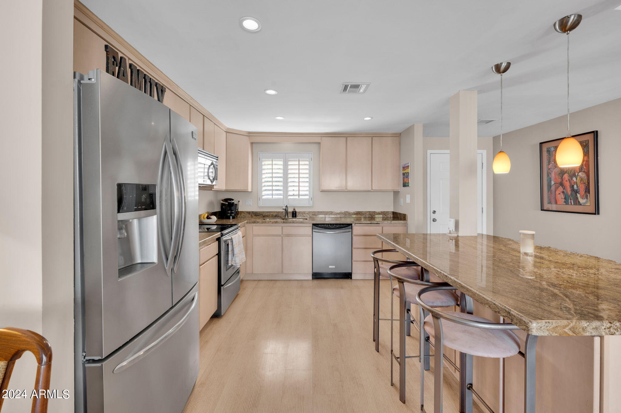 504 E PASADENA Avenue