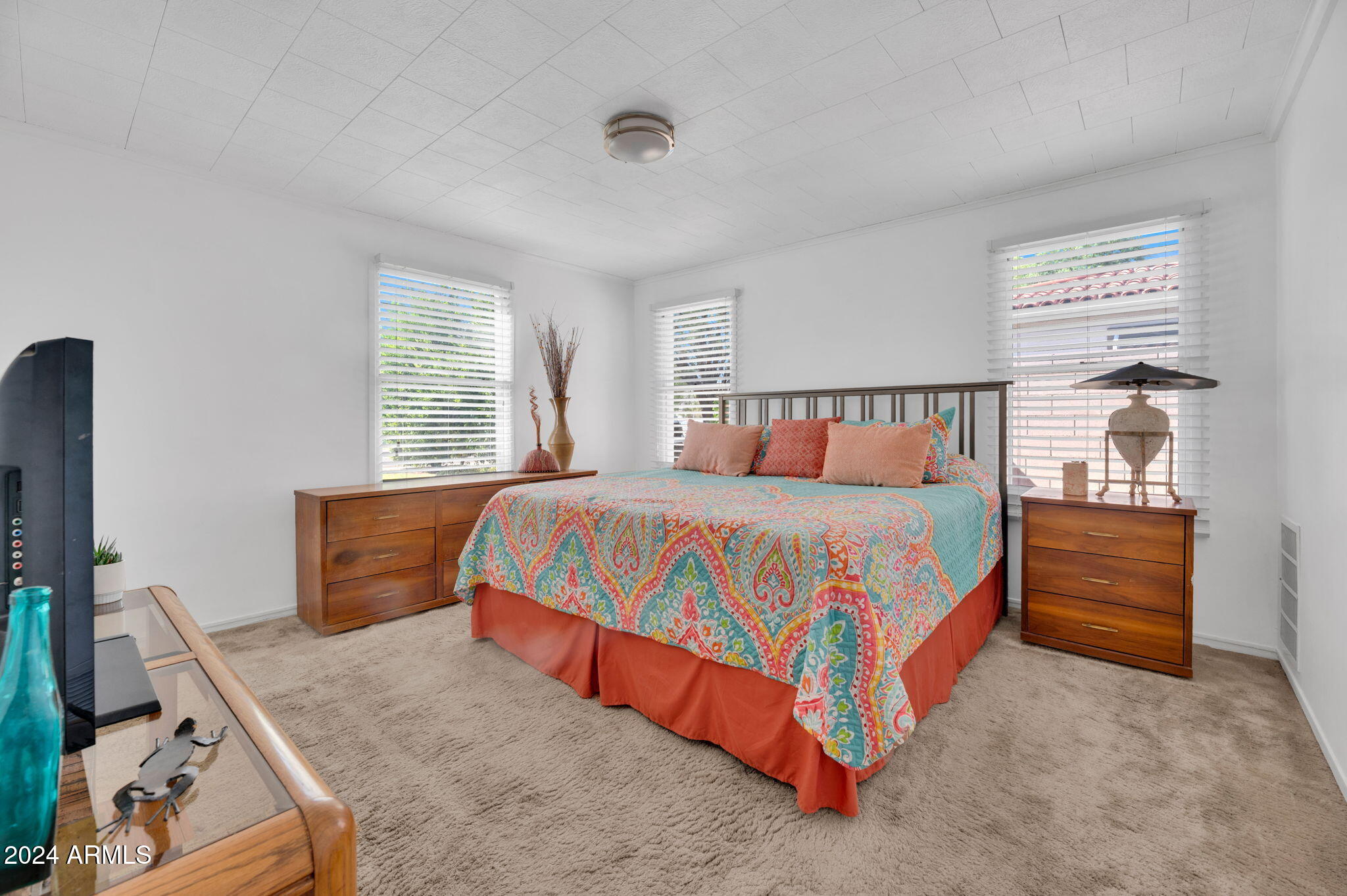 504 E PASADENA Avenue