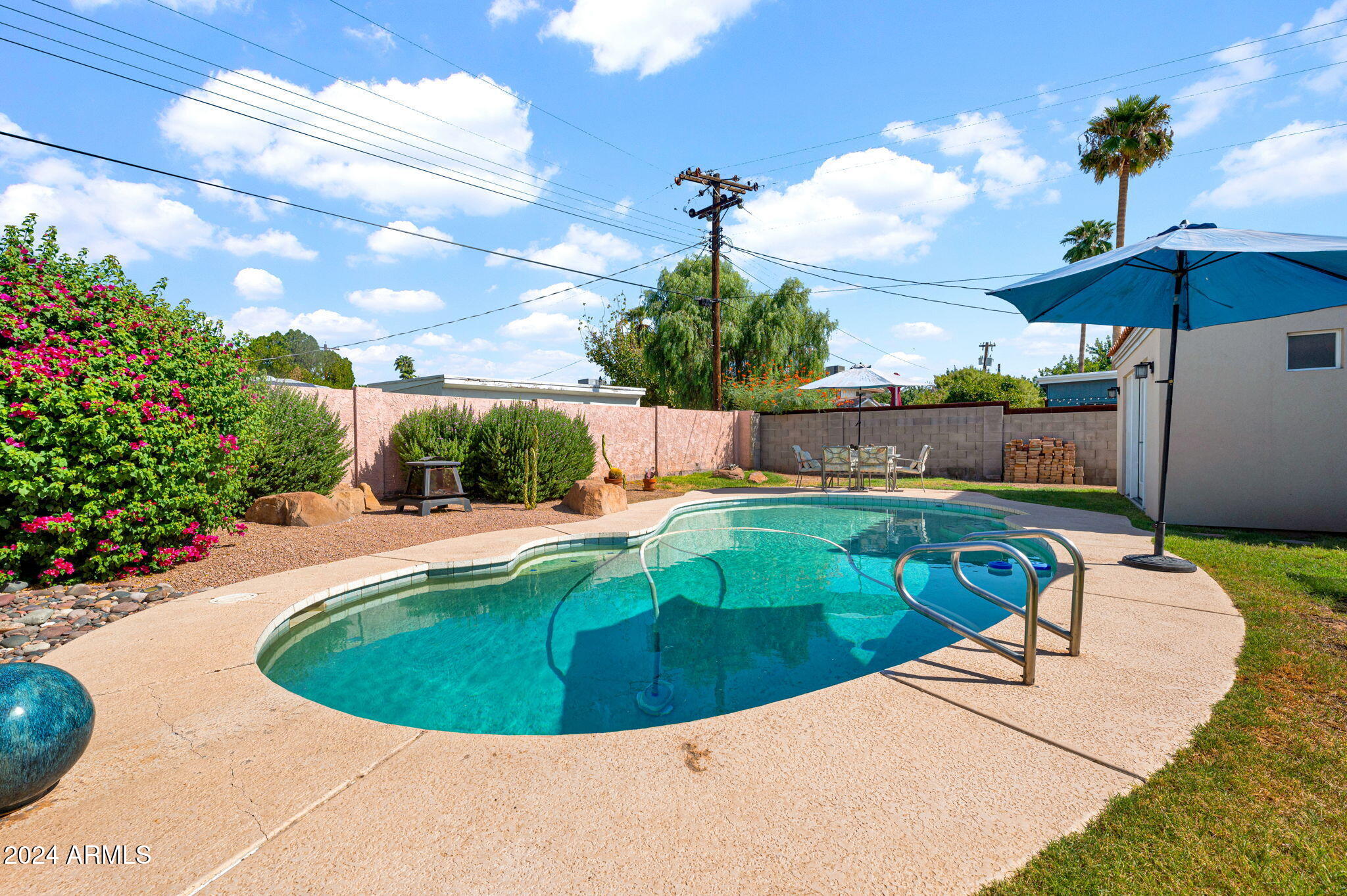 504 E PASADENA Avenue