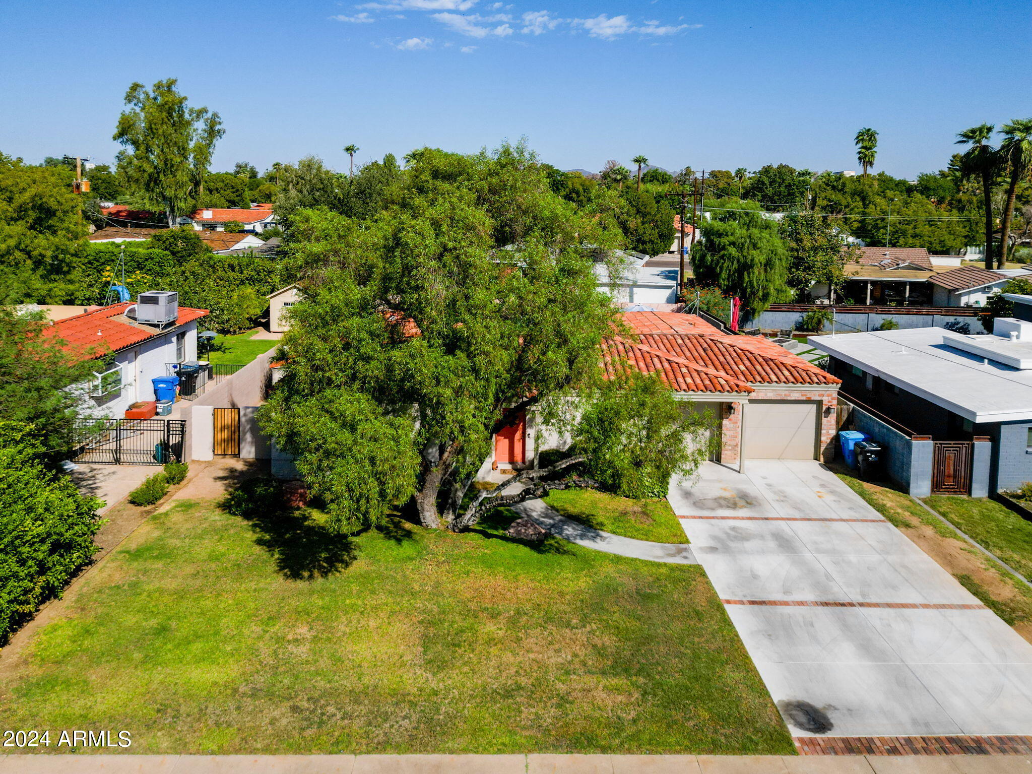 504 E PASADENA Avenue