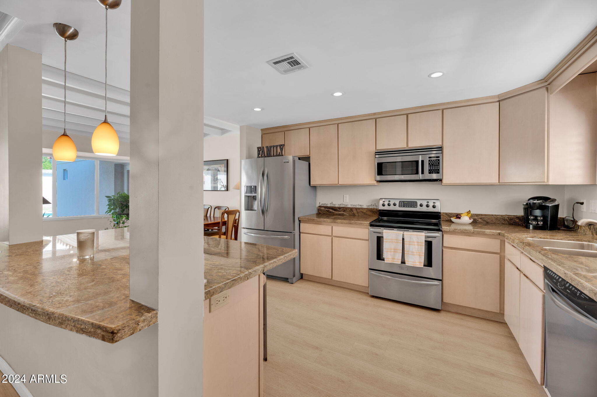 504 E PASADENA Avenue