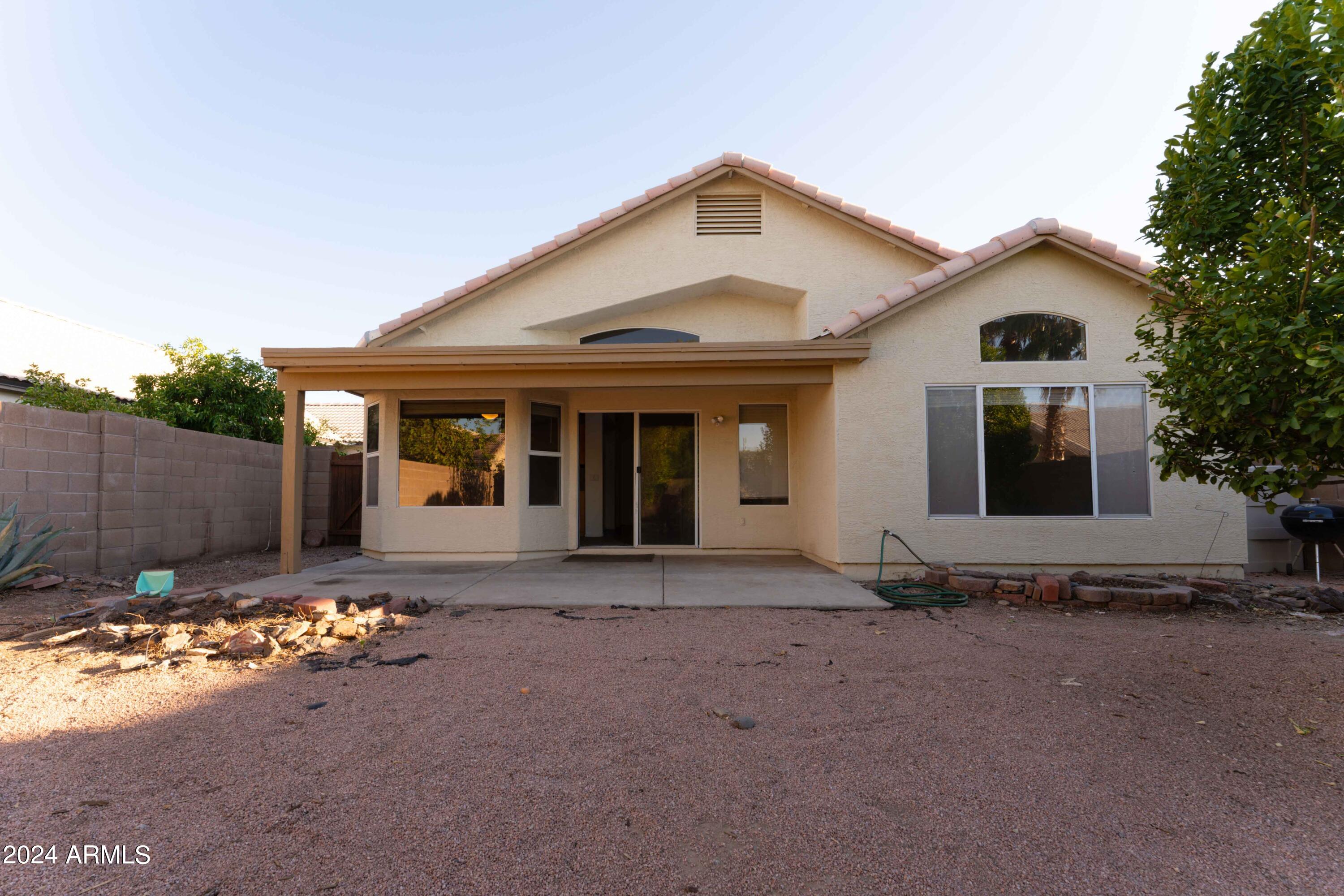 412 W AIRE LIBRE Avenue