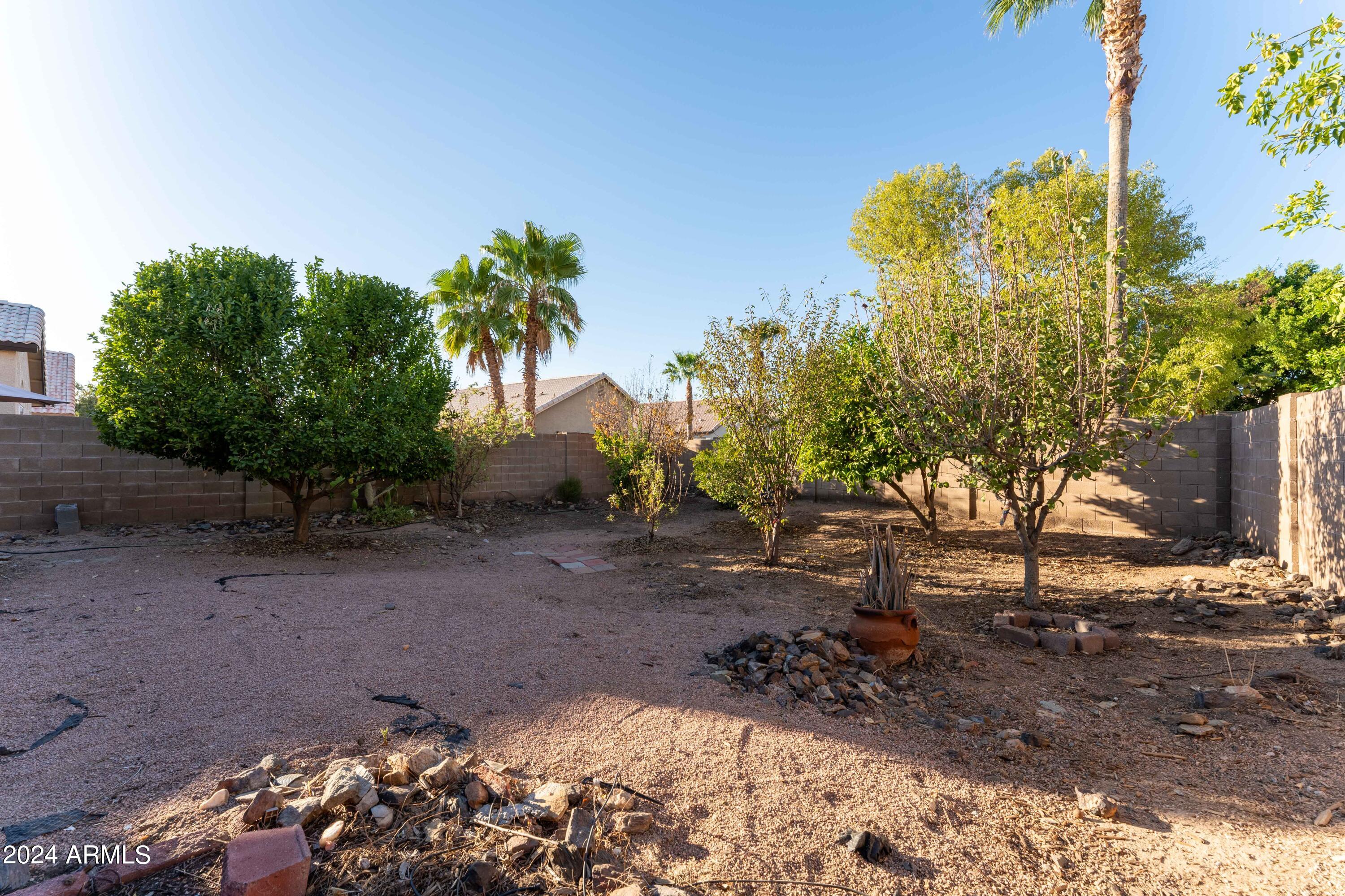 412 W AIRE LIBRE Avenue