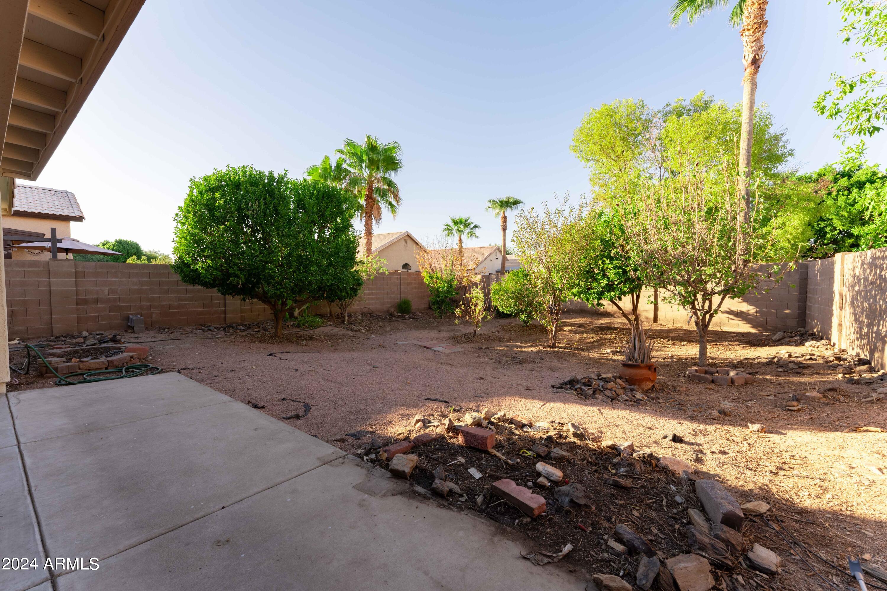 412 W AIRE LIBRE Avenue