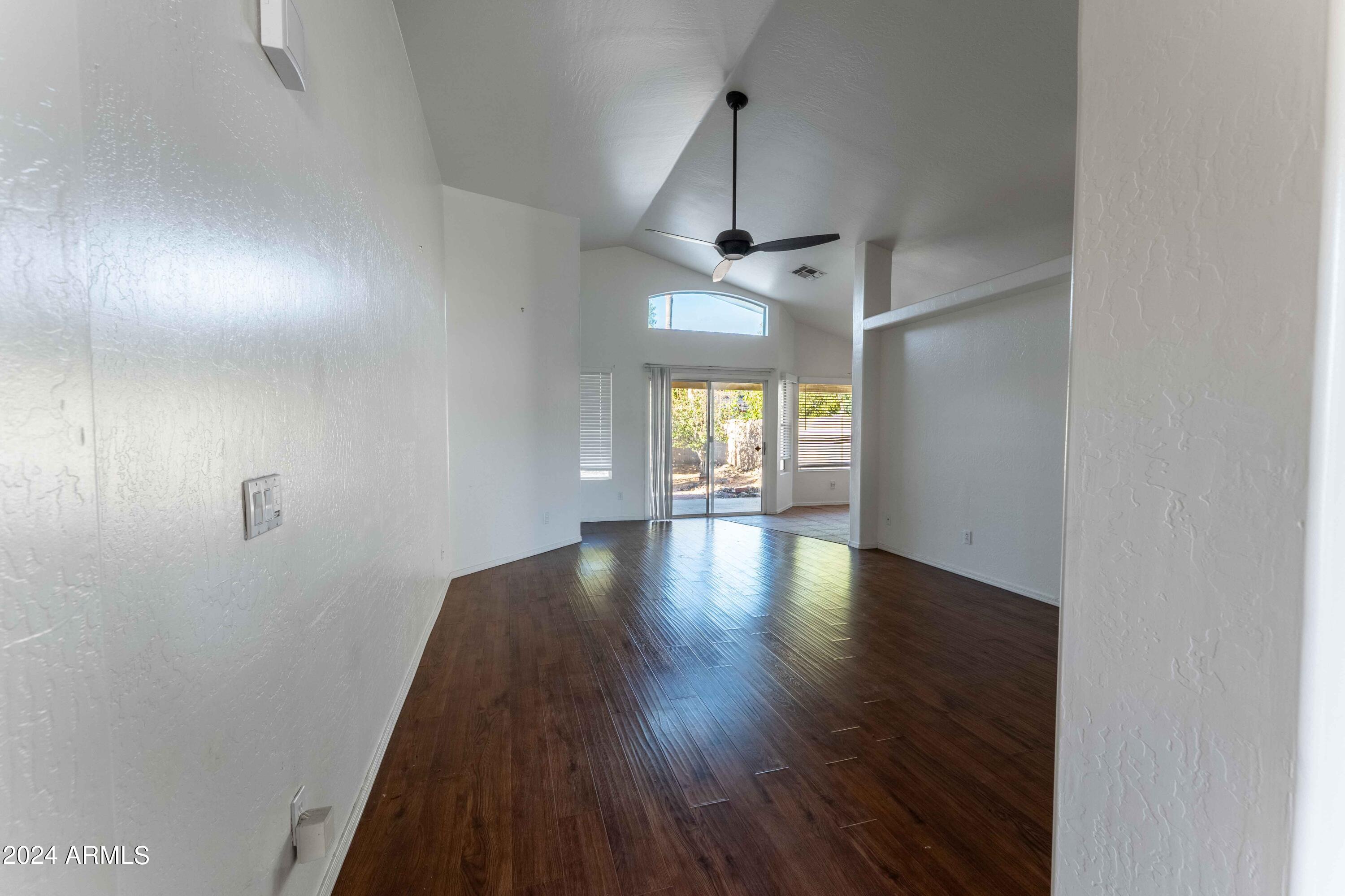 412 W AIRE LIBRE Avenue