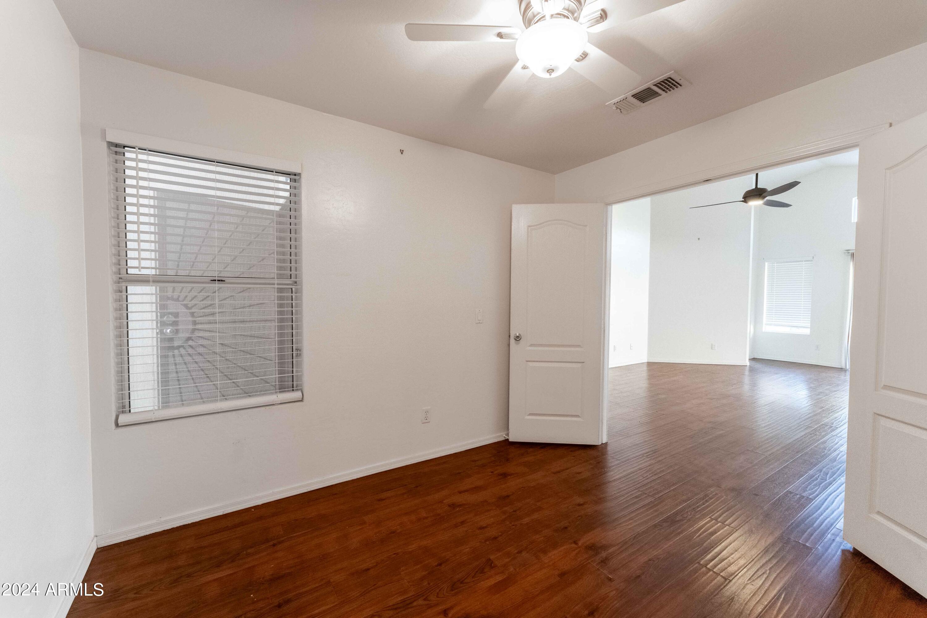 412 W AIRE LIBRE Avenue