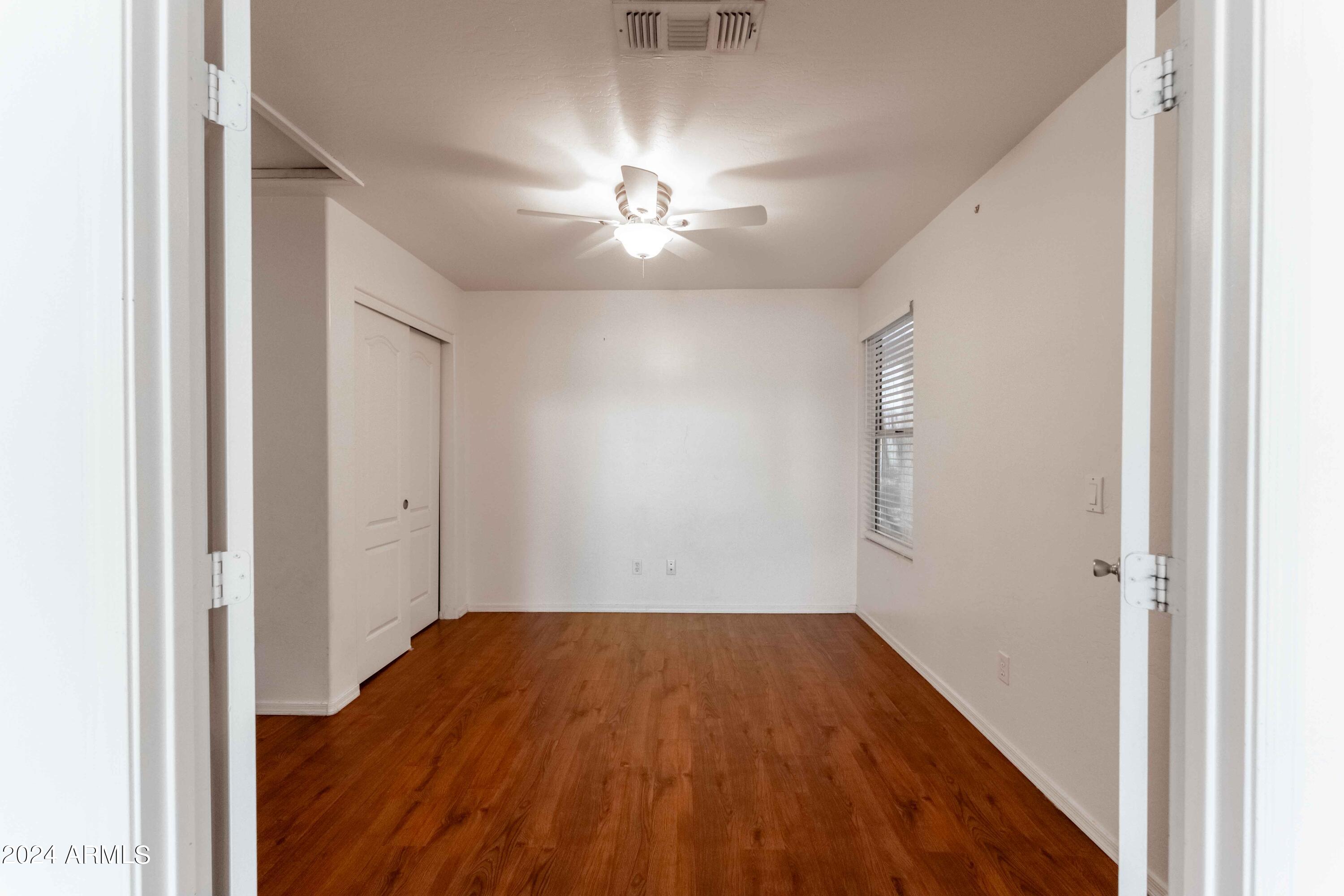 412 W AIRE LIBRE Avenue