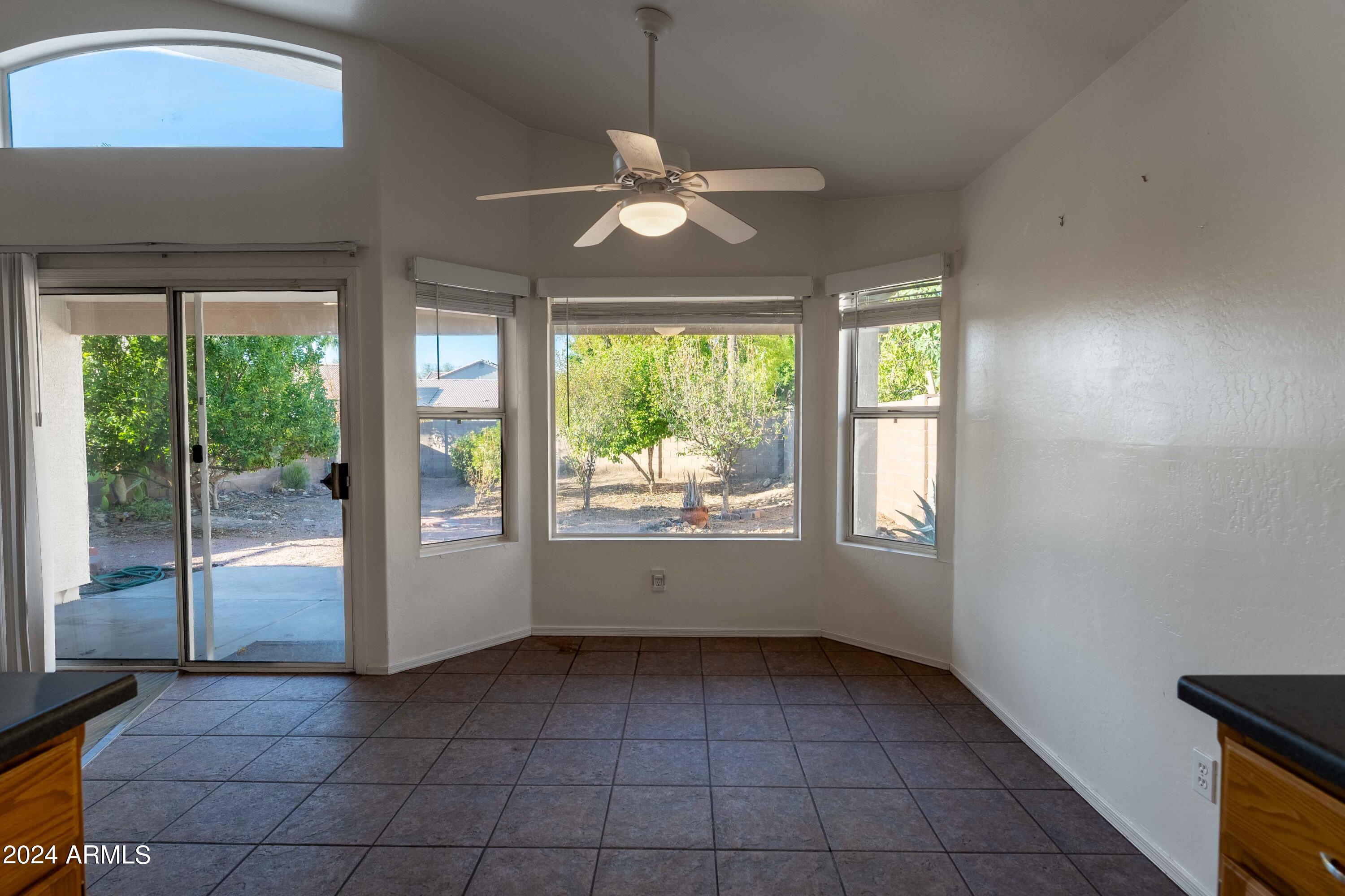 412 W AIRE LIBRE Avenue