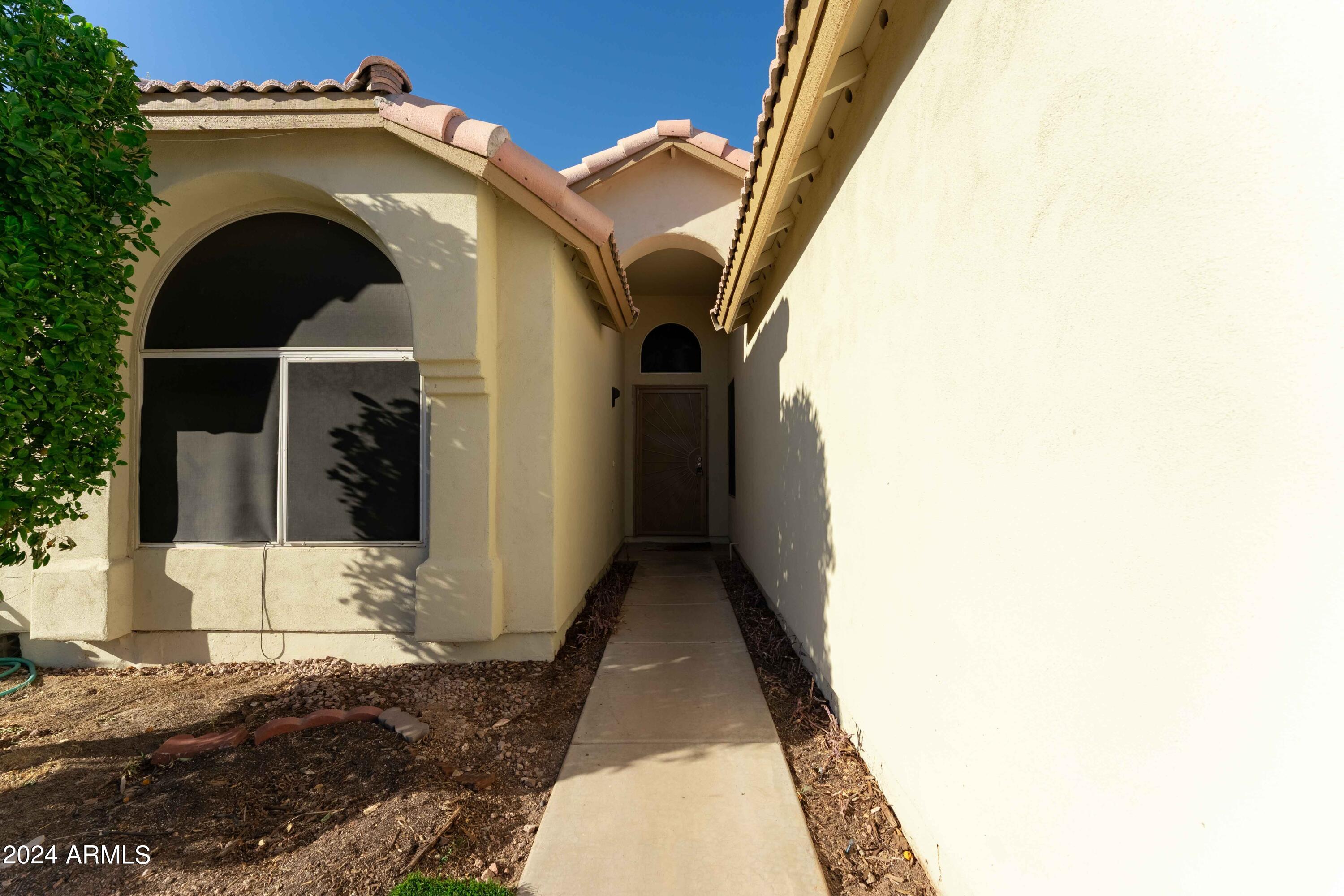 412 W AIRE LIBRE Avenue